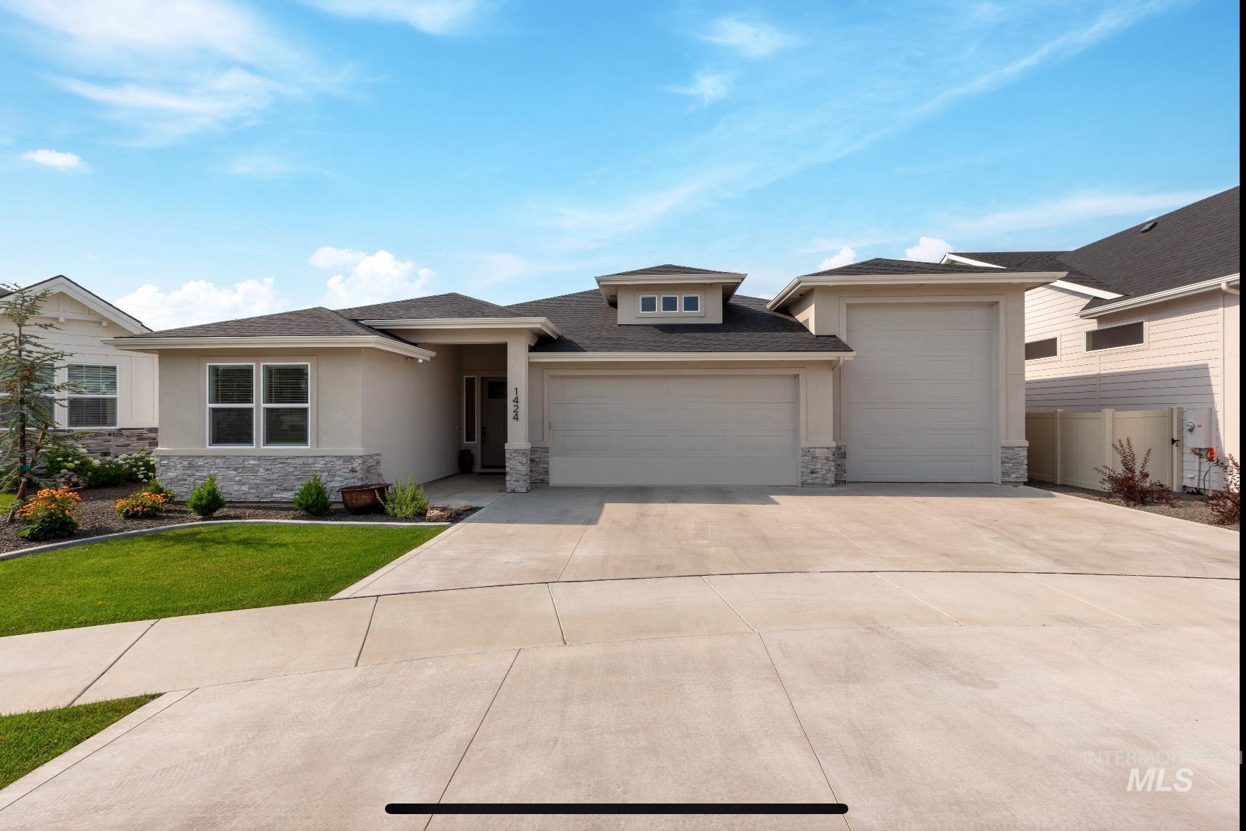 1424 E Azan Ct