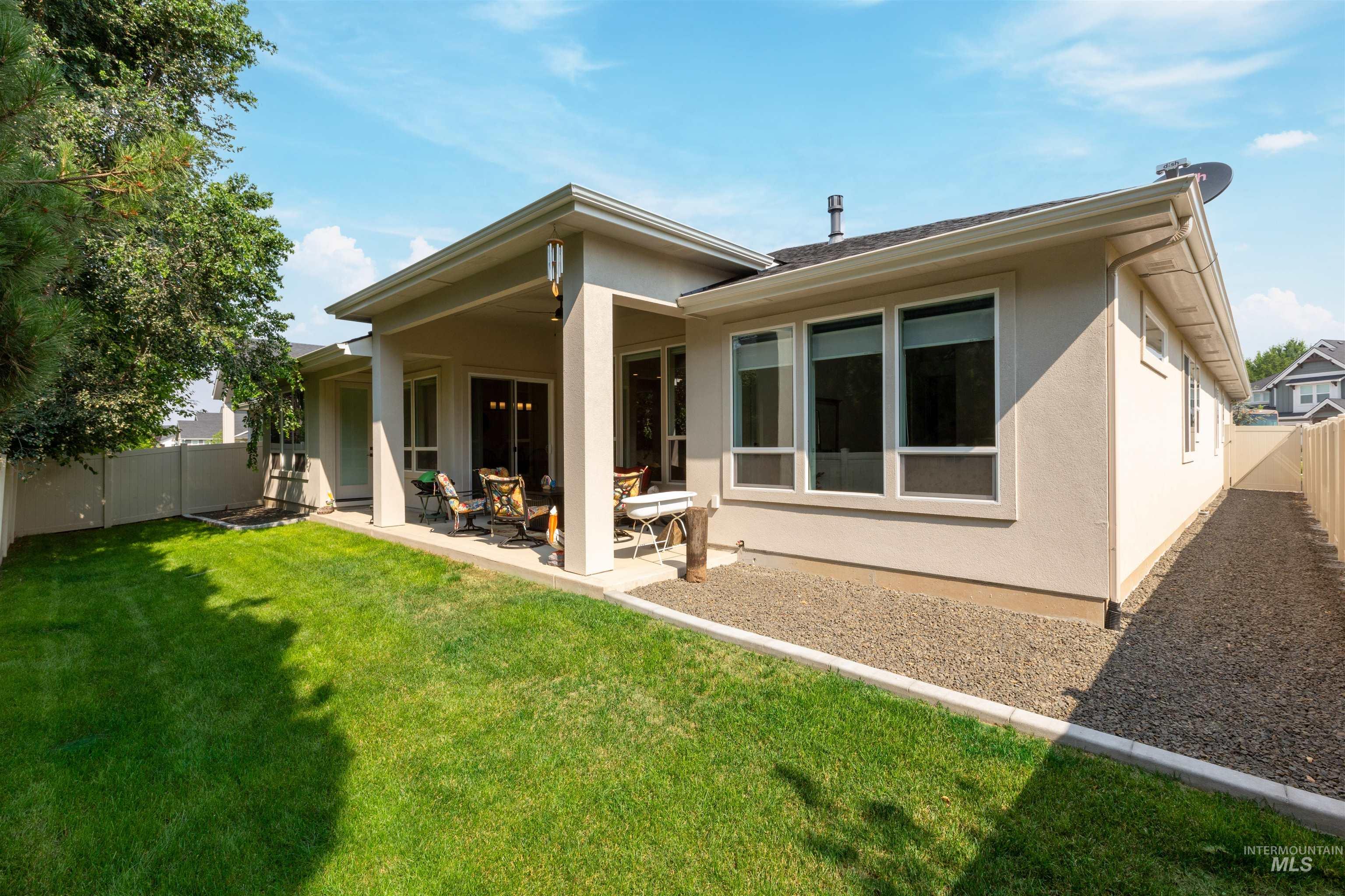 1424 E Azan Ct