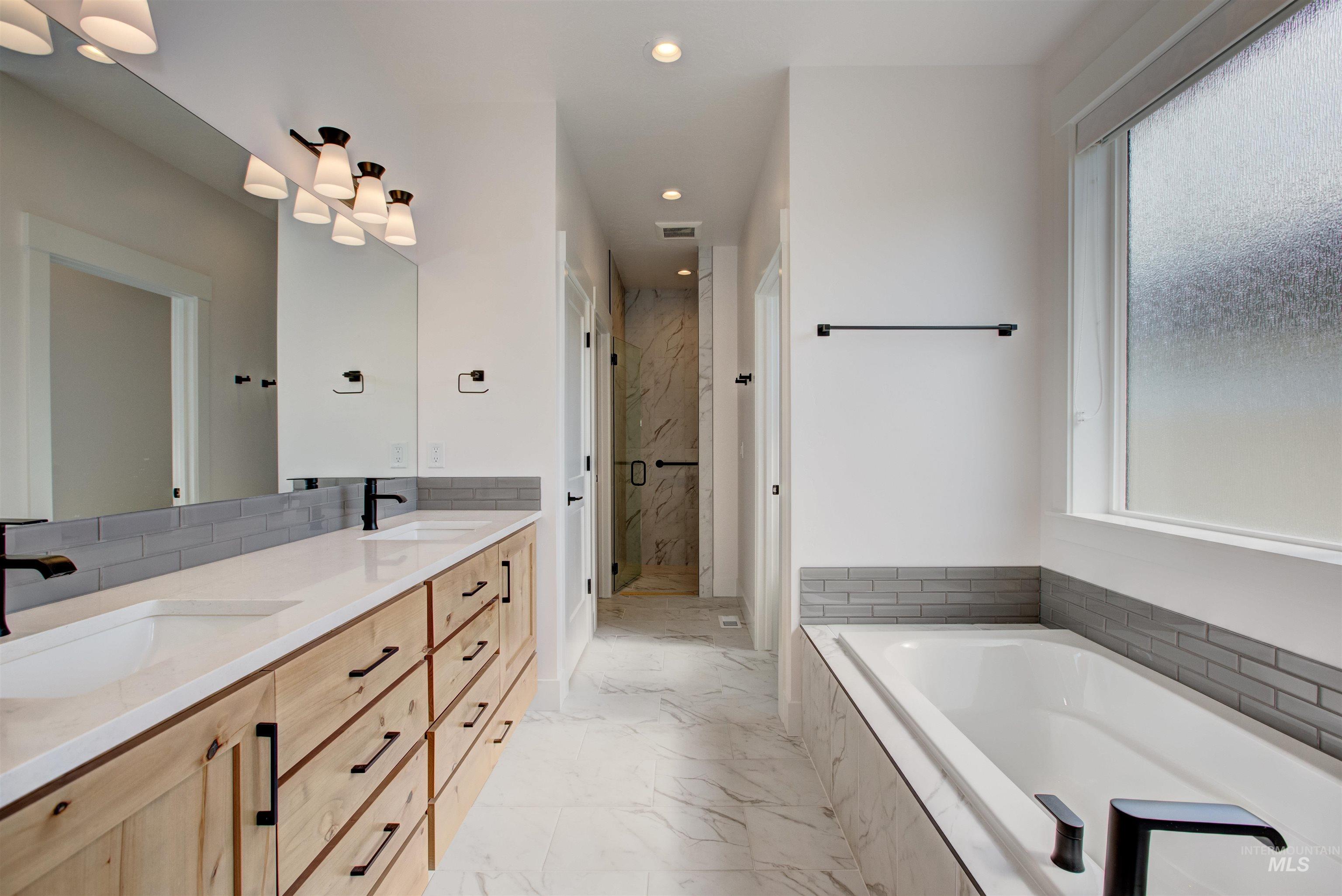 1424 E Azan Ct