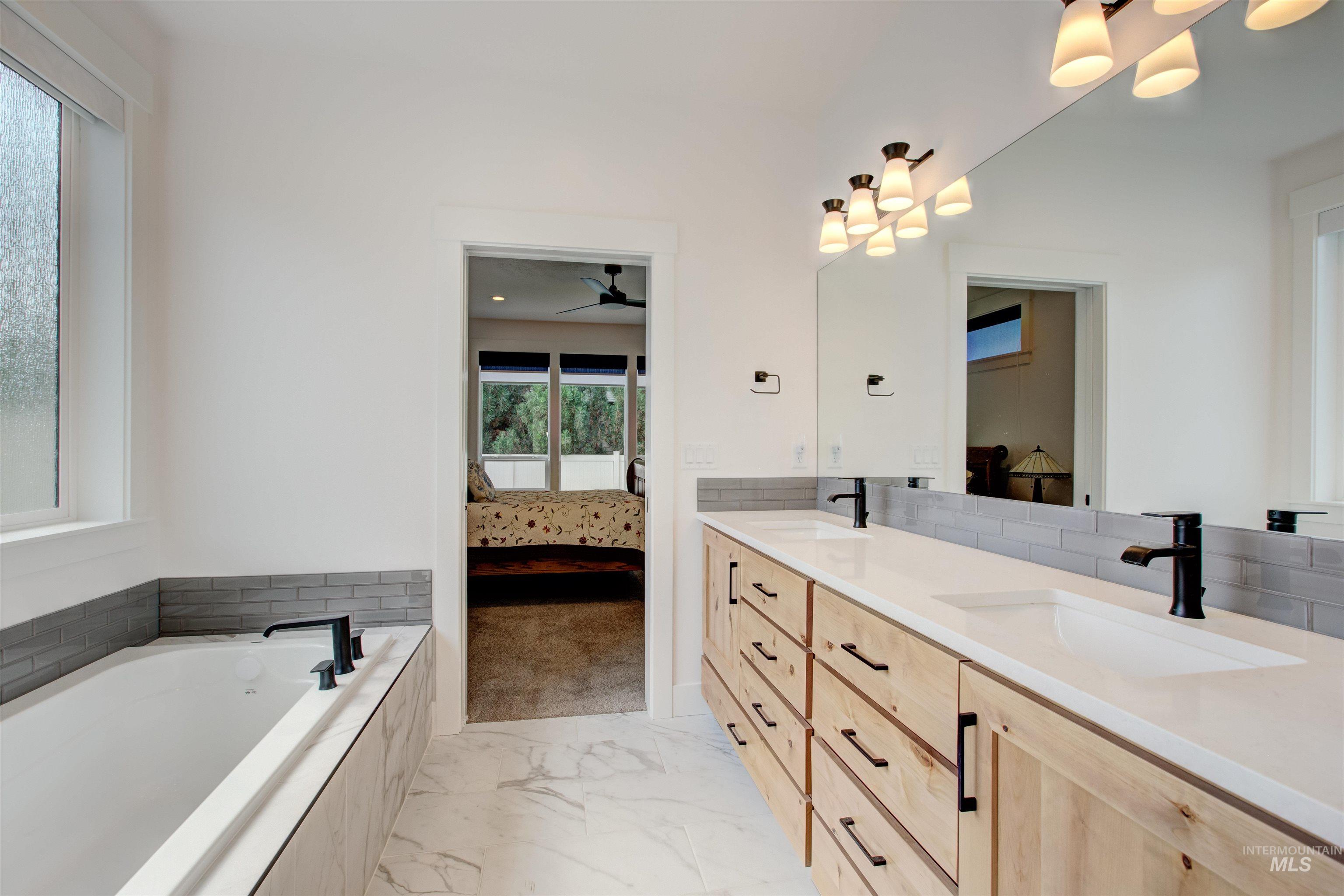 1424 E Azan Ct