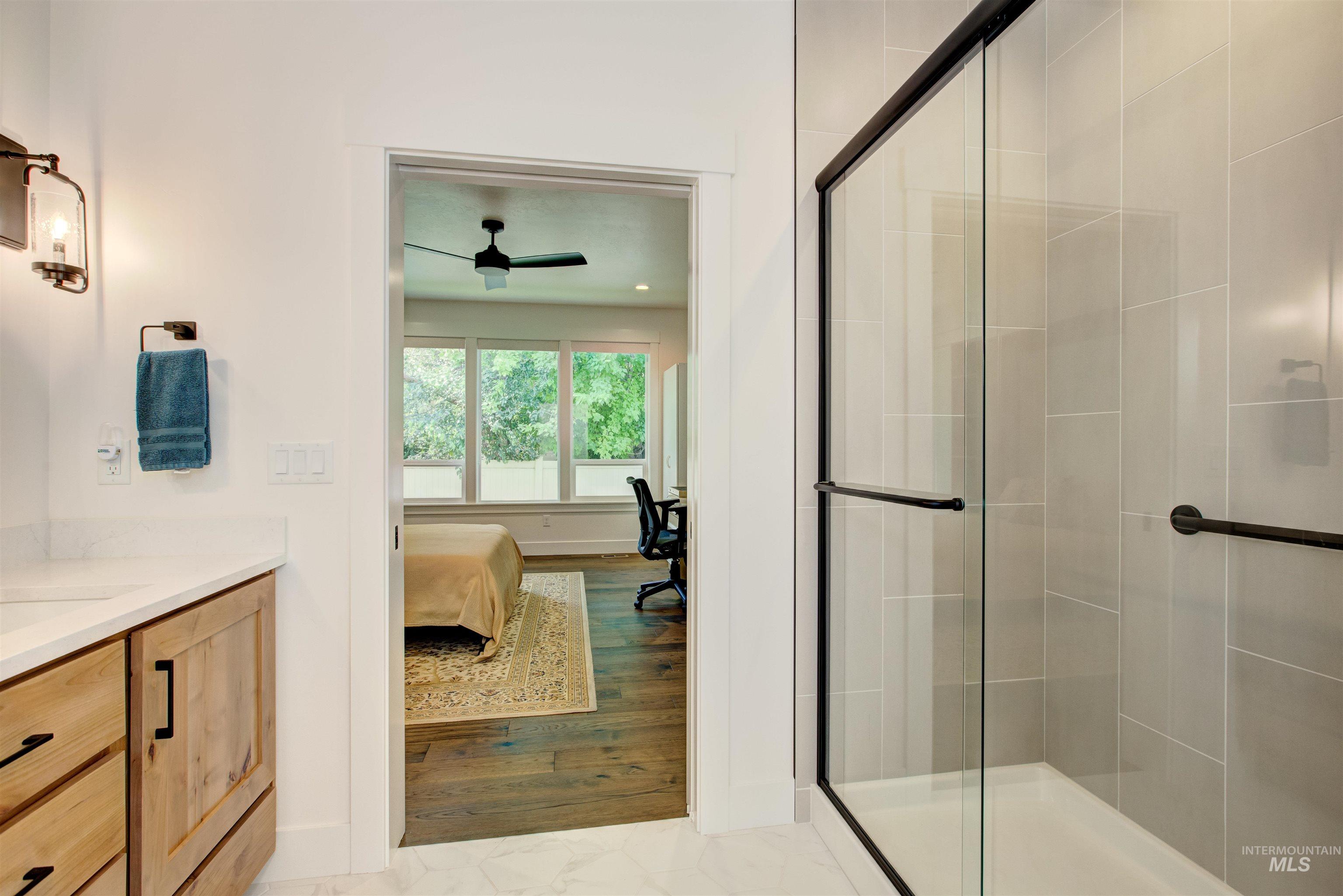 1424 E Azan Ct