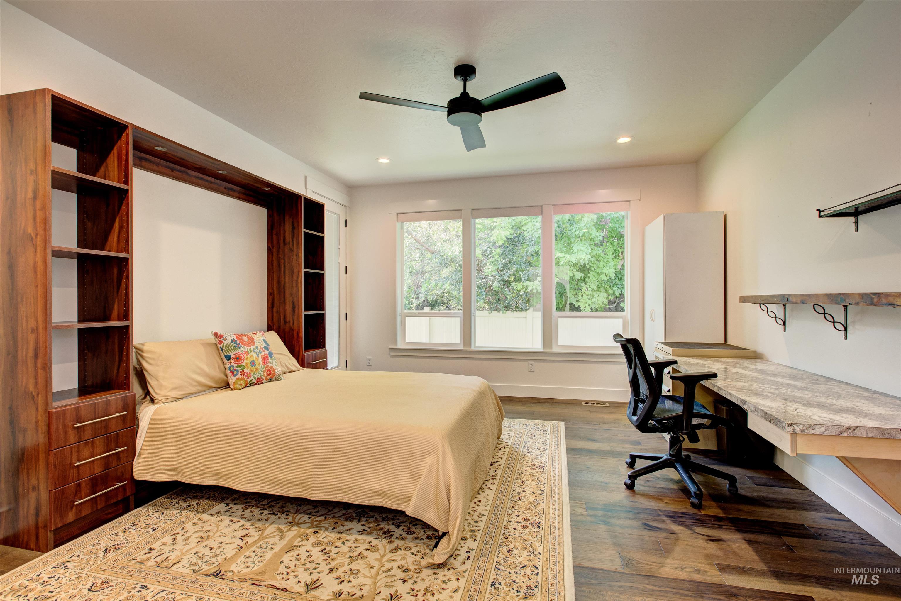 1424 E Azan Ct