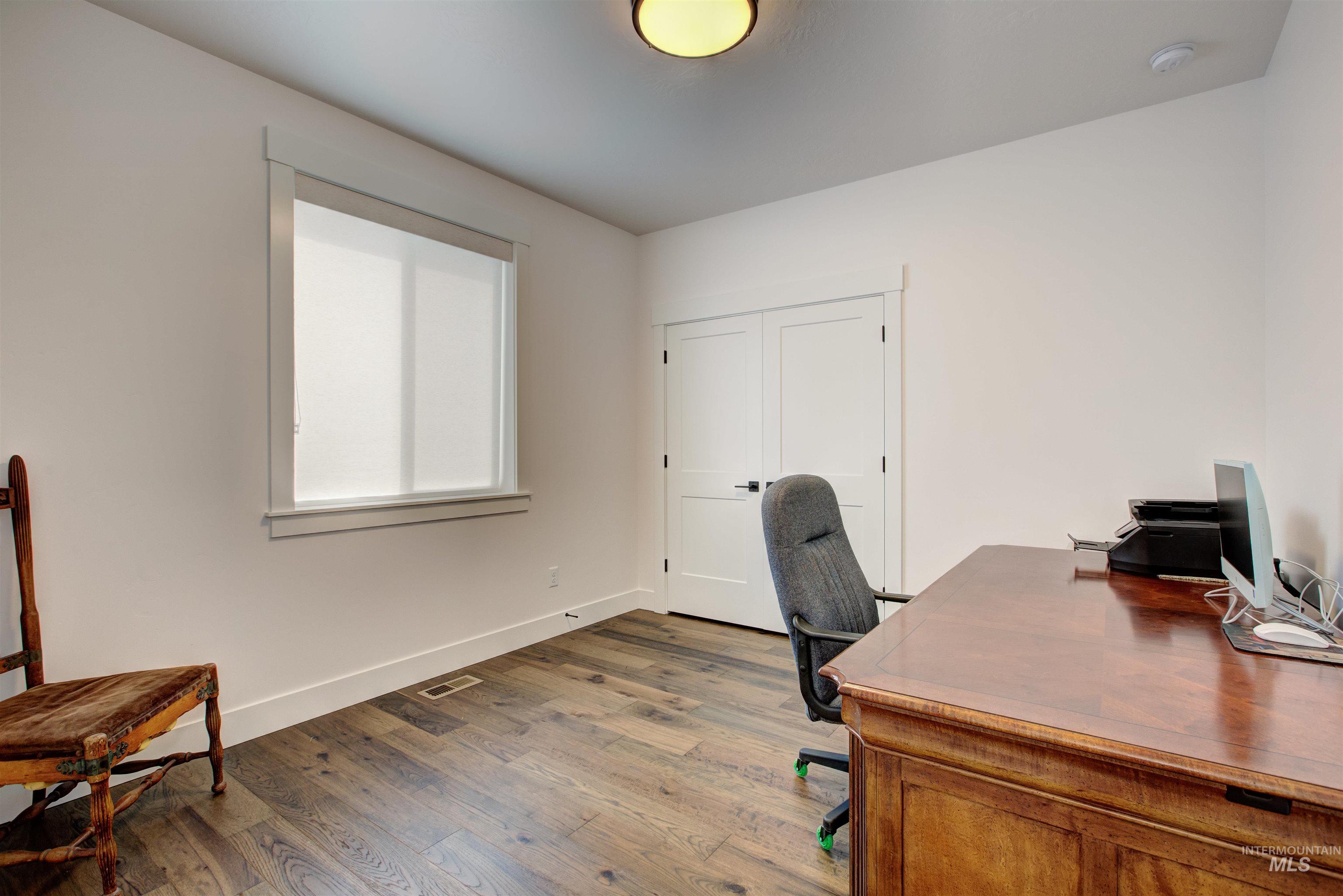 1424 E Azan Ct