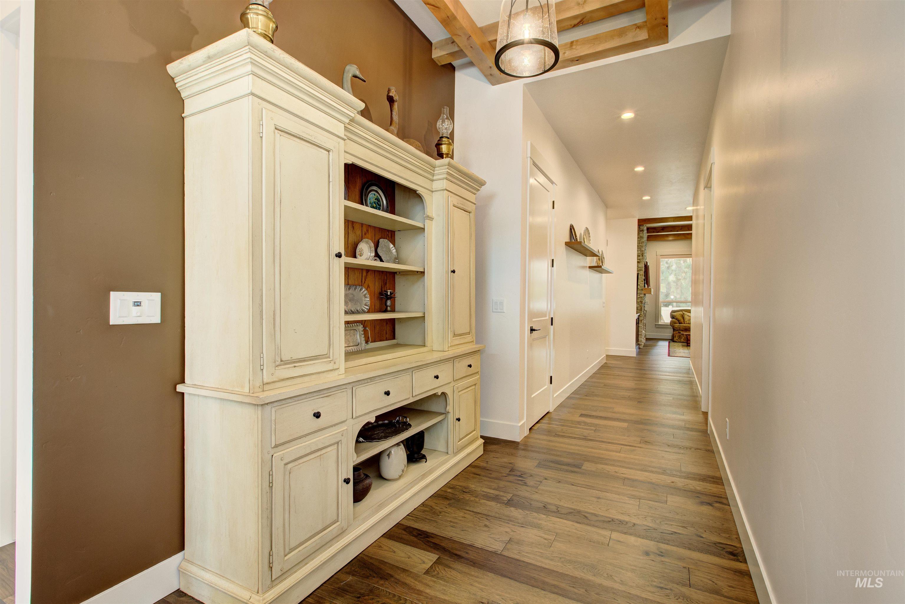 1424 E Azan Ct