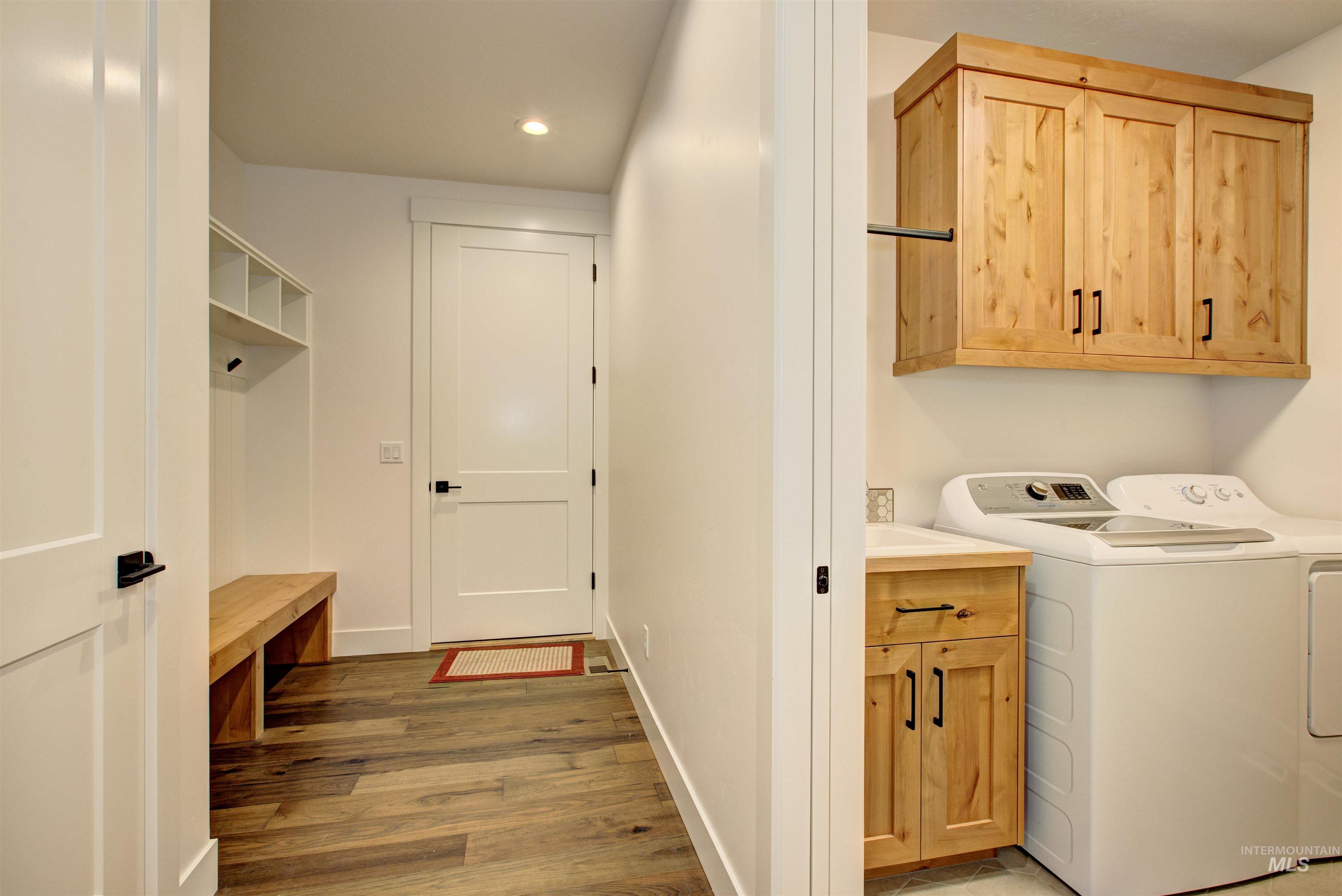 1424 E Azan Ct