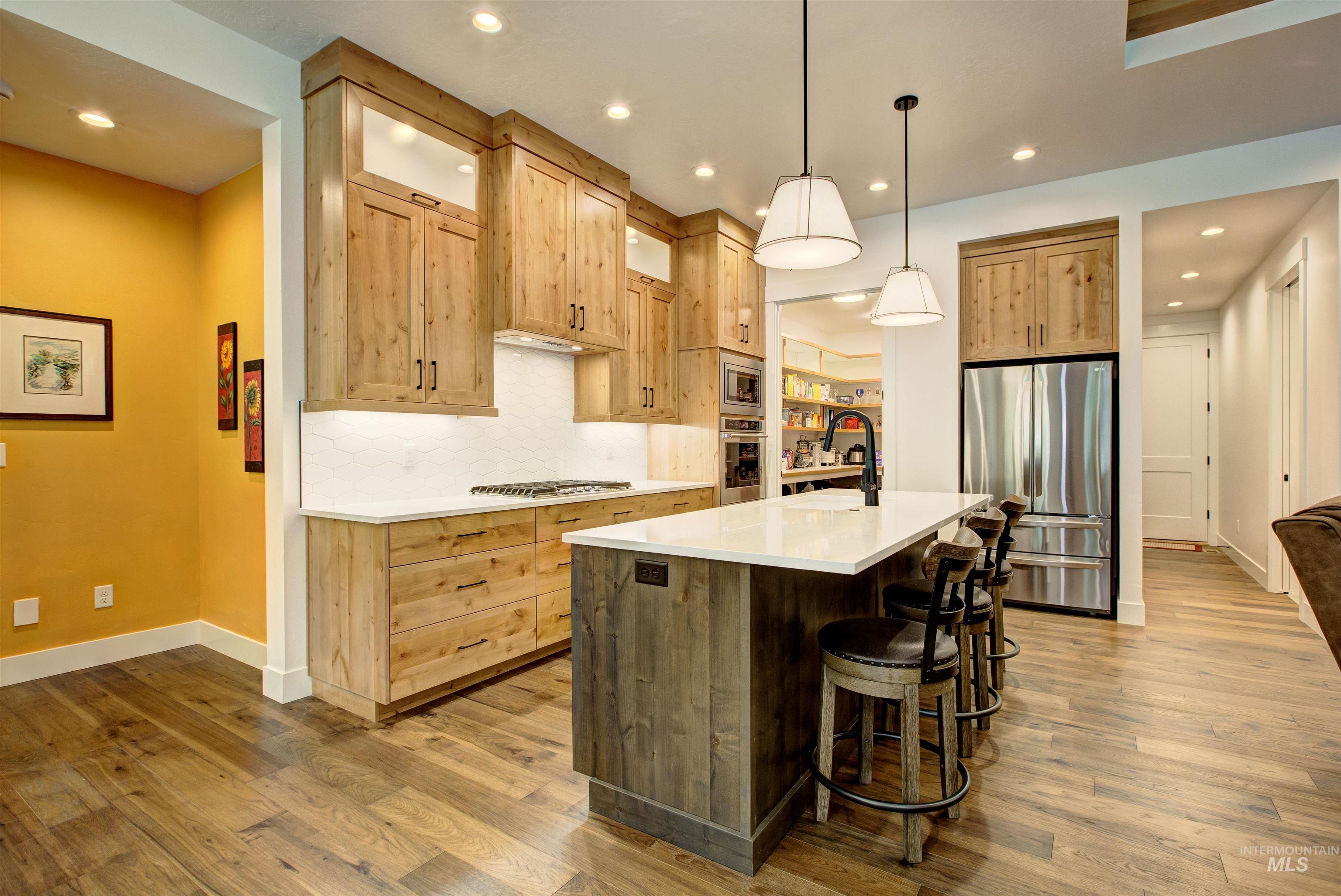 1424 E Azan Ct