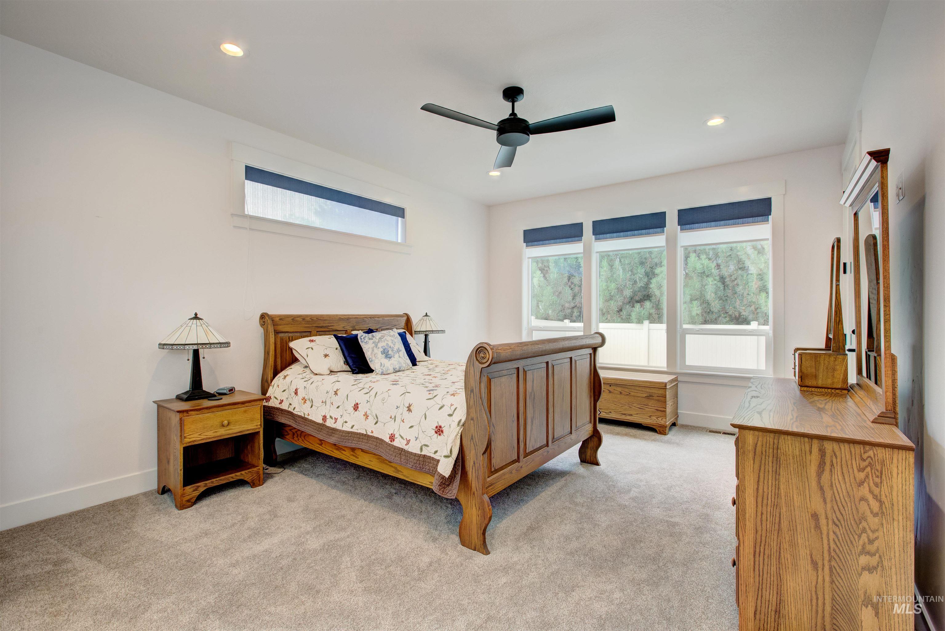 1424 E Azan Ct