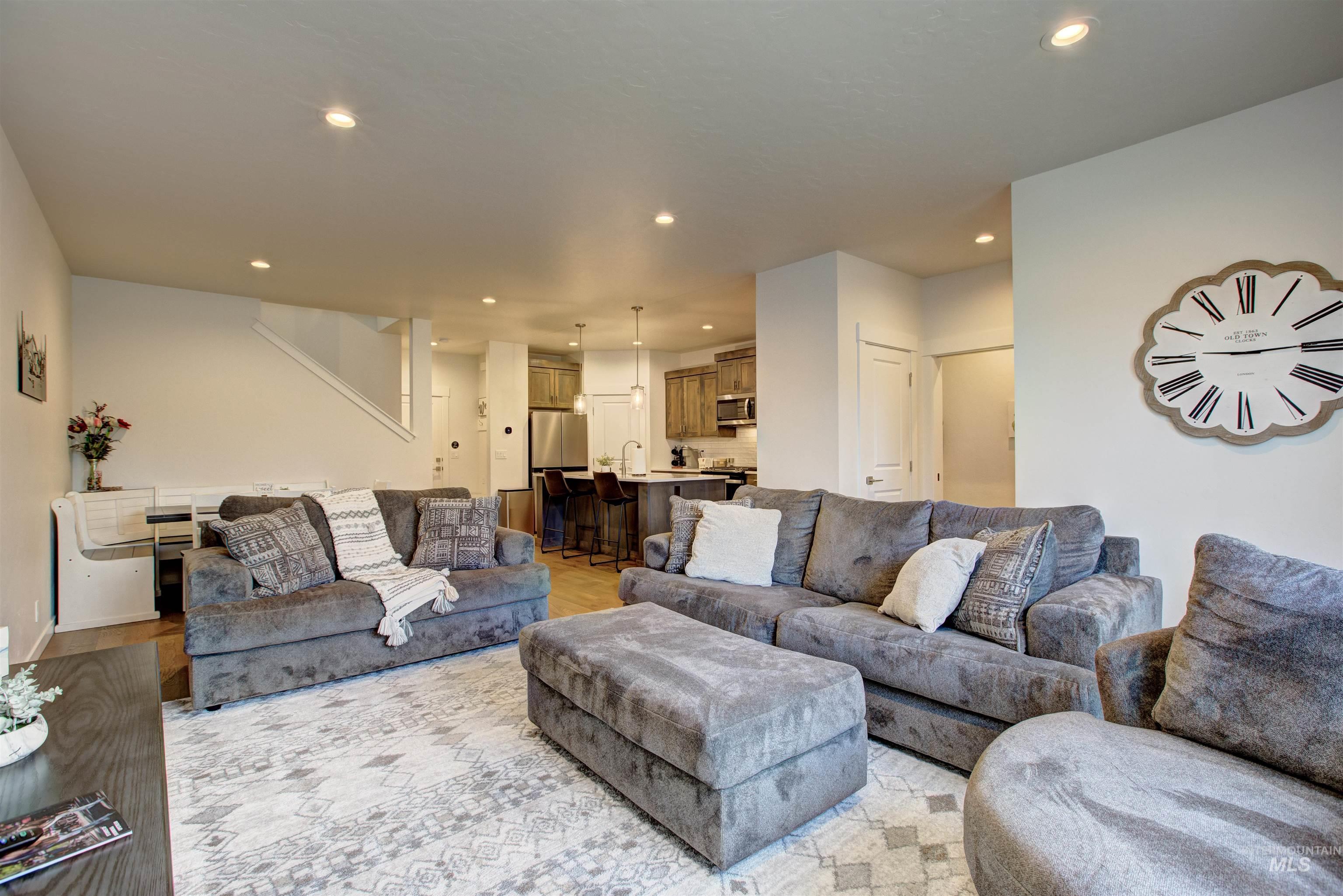11082 W Hydrangea St.
