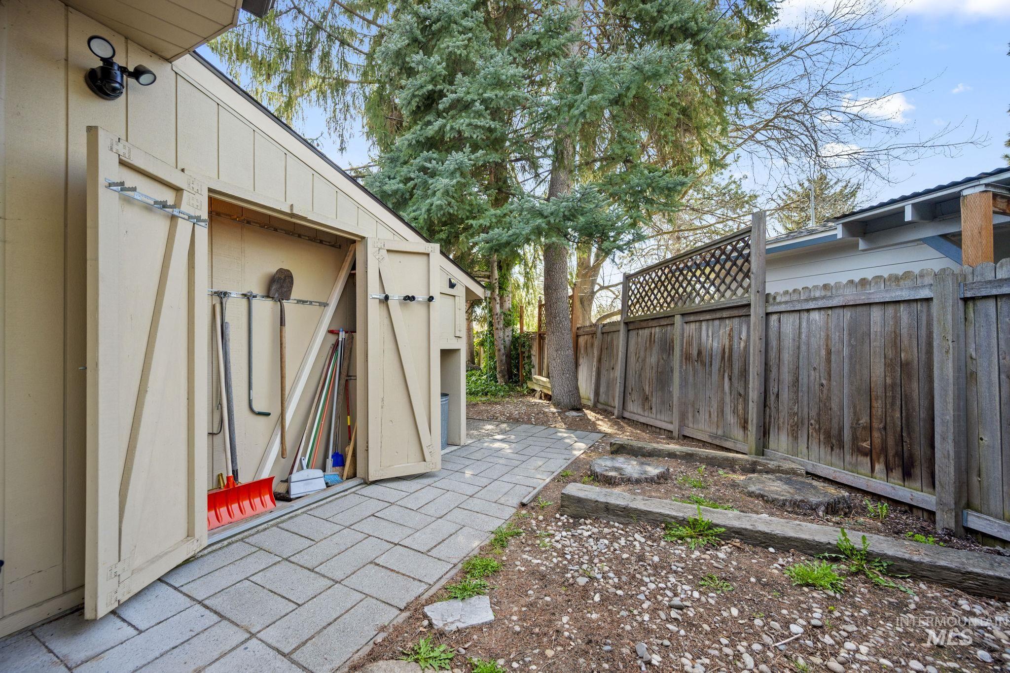 2824 N Weaver Circle