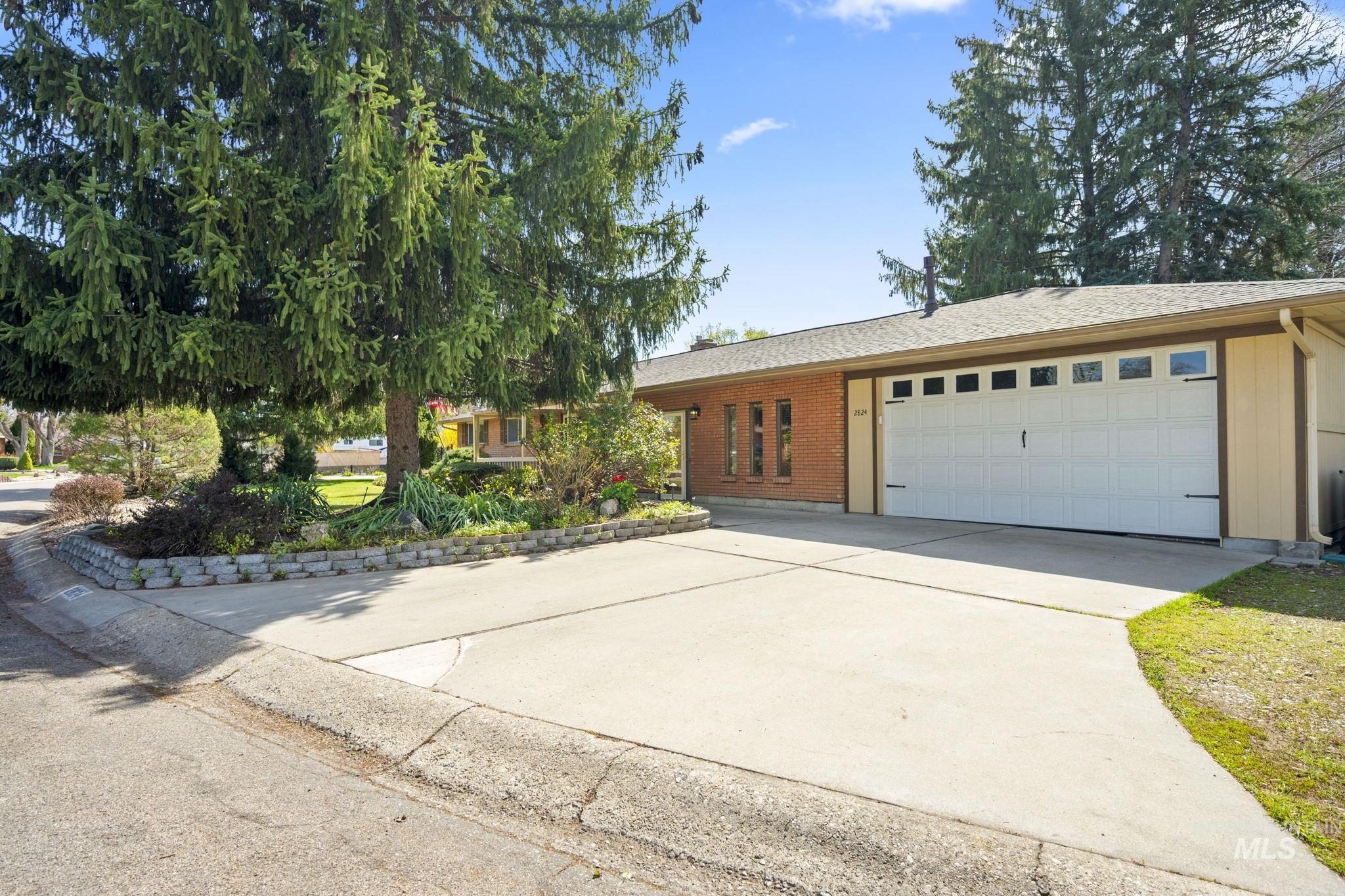 2824 N Weaver Circle