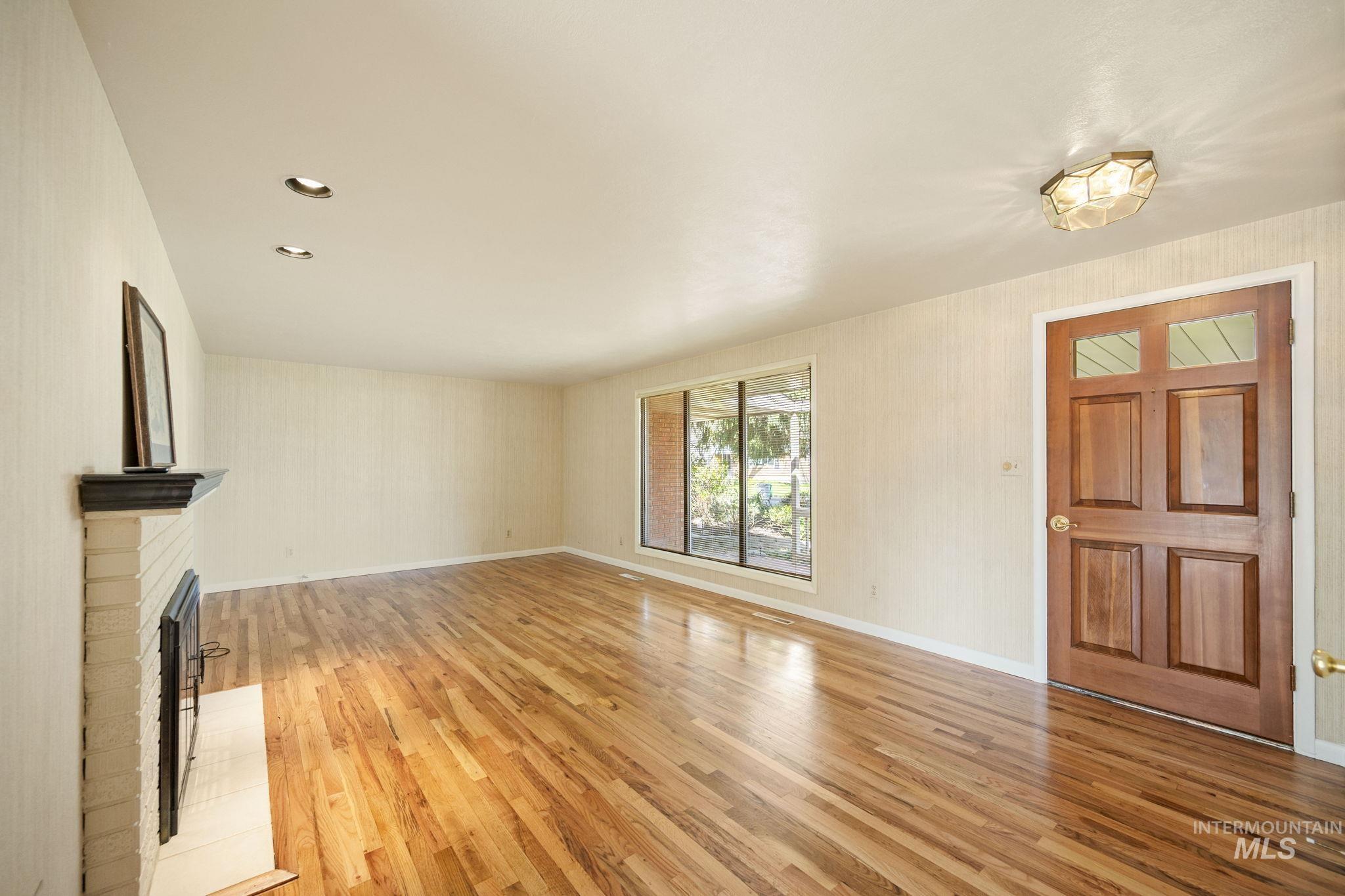2824 N Weaver Circle