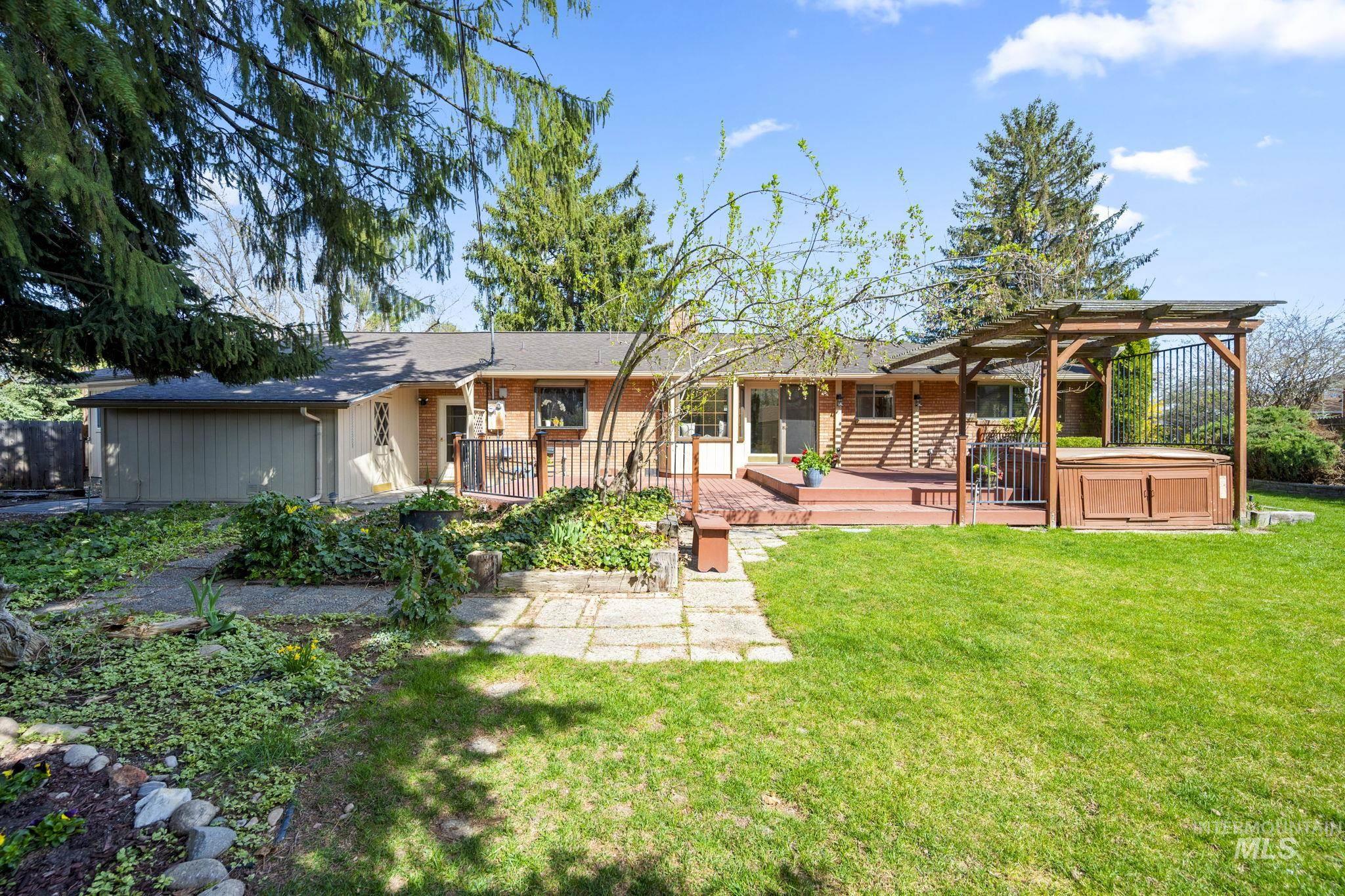 2824 N Weaver Circle