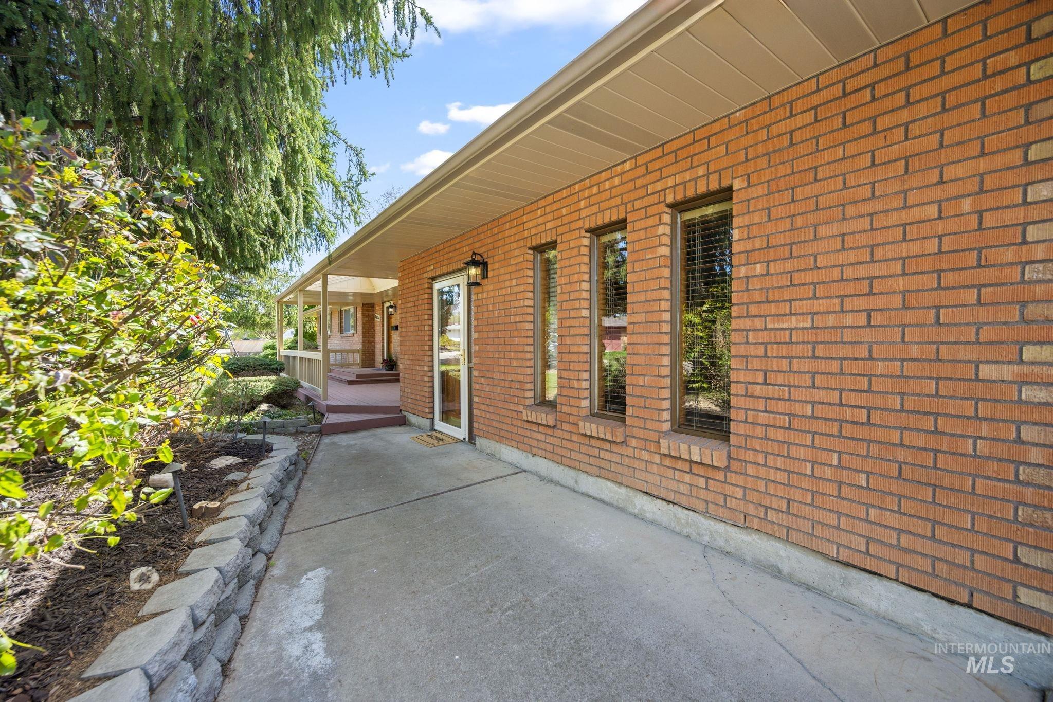 2824 N Weaver Circle