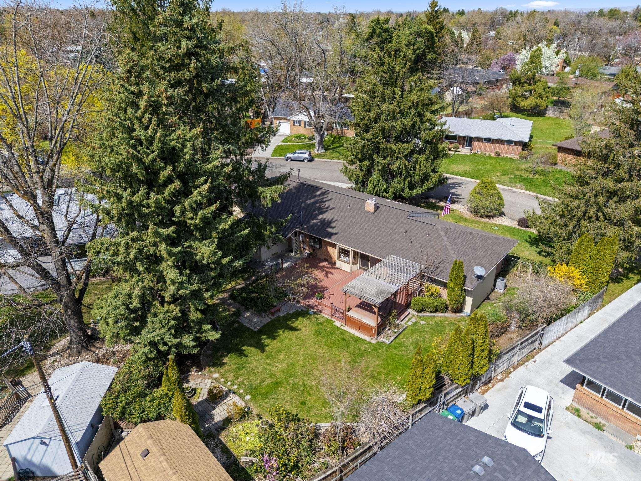 2824 N Weaver Circle