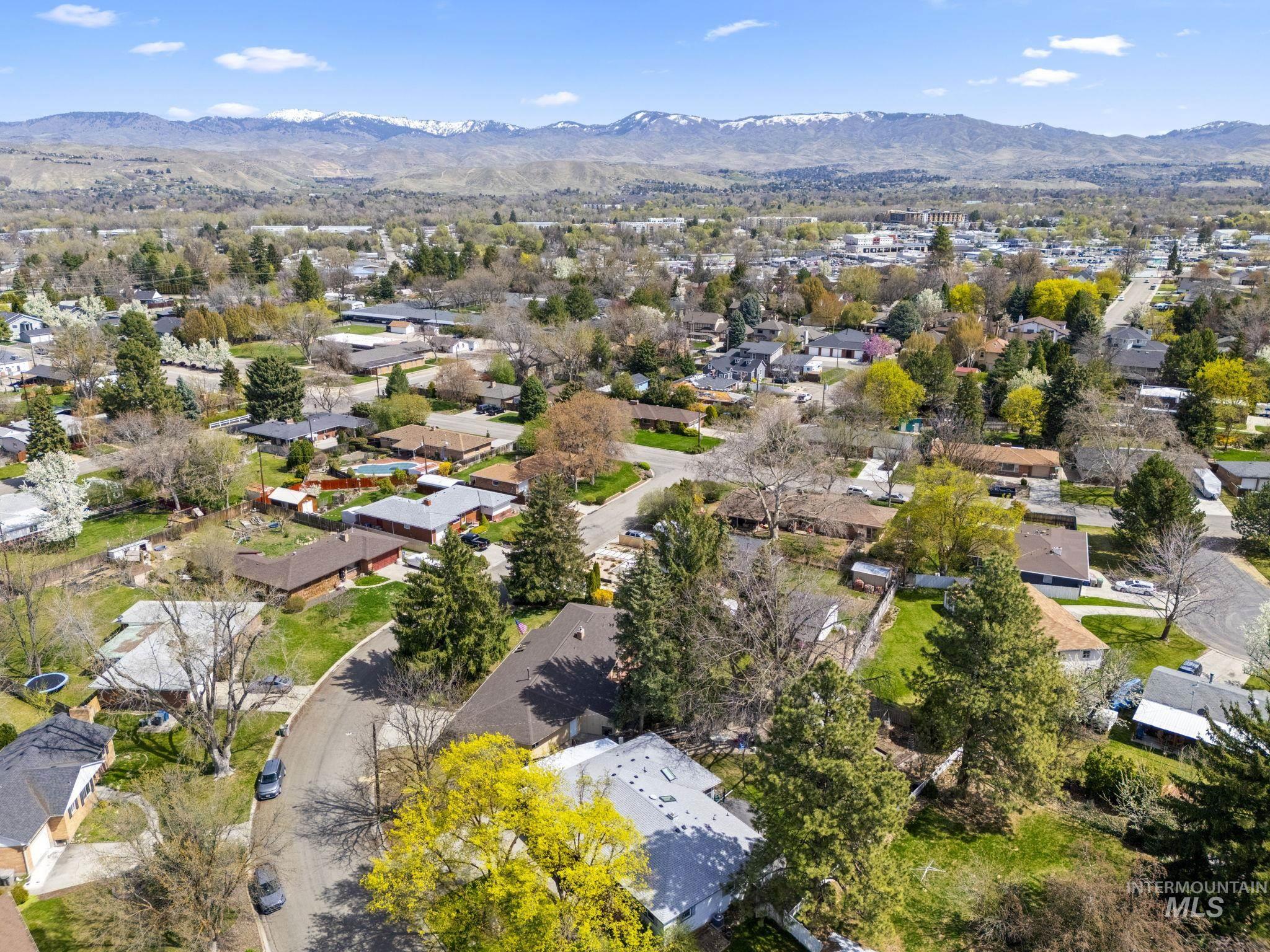 2824 N Weaver Circle