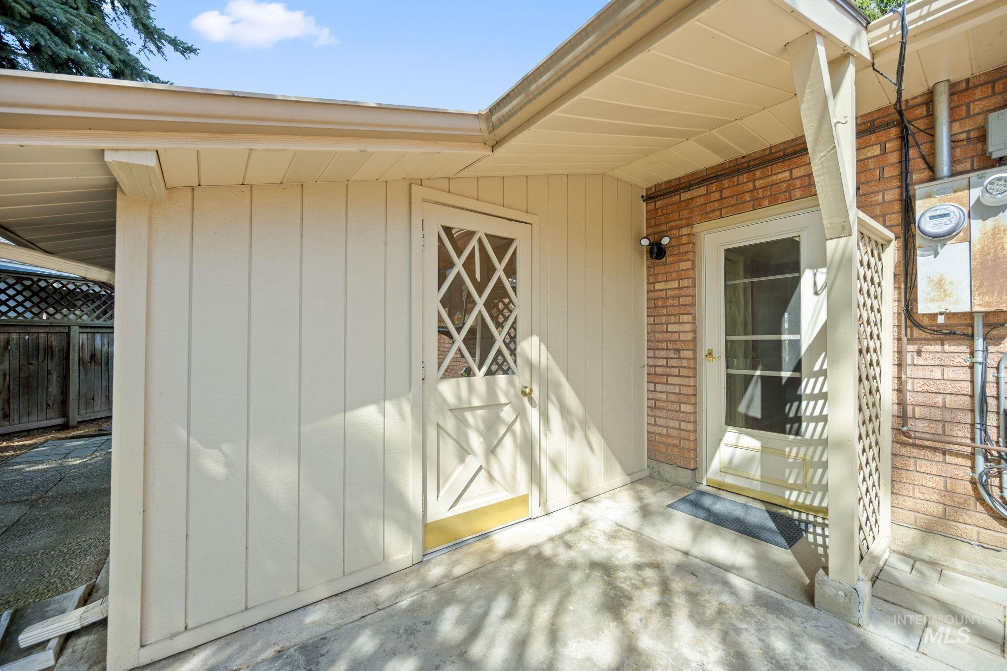 2824 N Weaver Circle