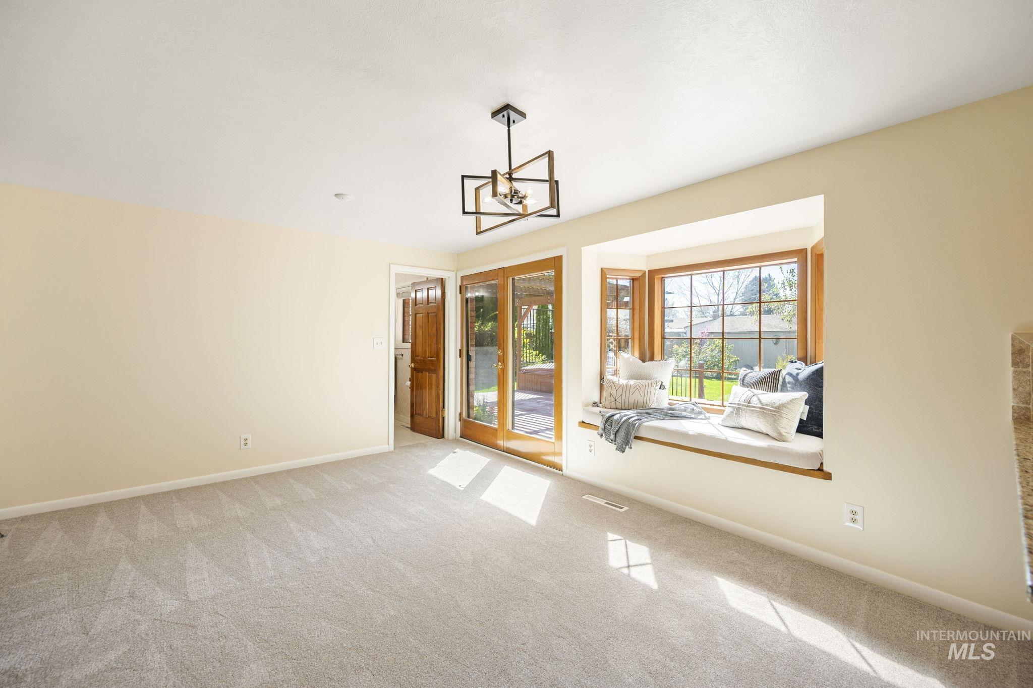 2824 N Weaver Circle