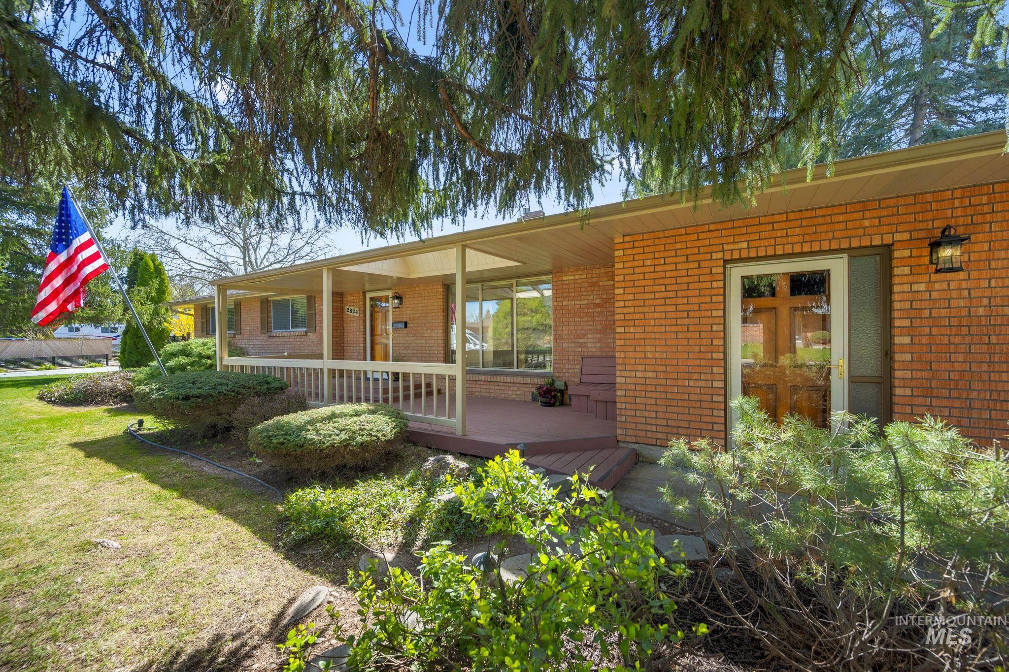 2824 N Weaver Circle