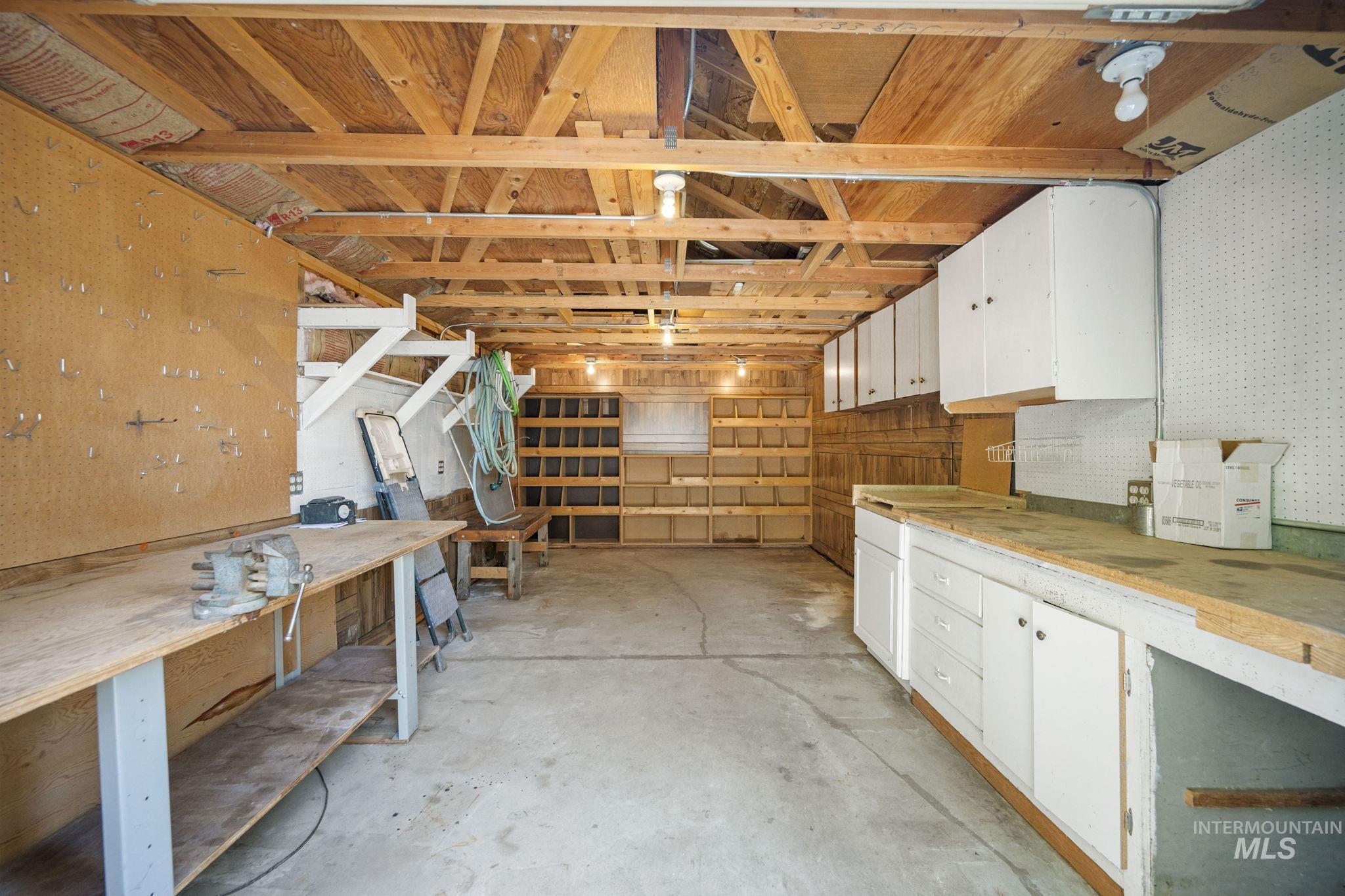 2824 N Weaver Circle