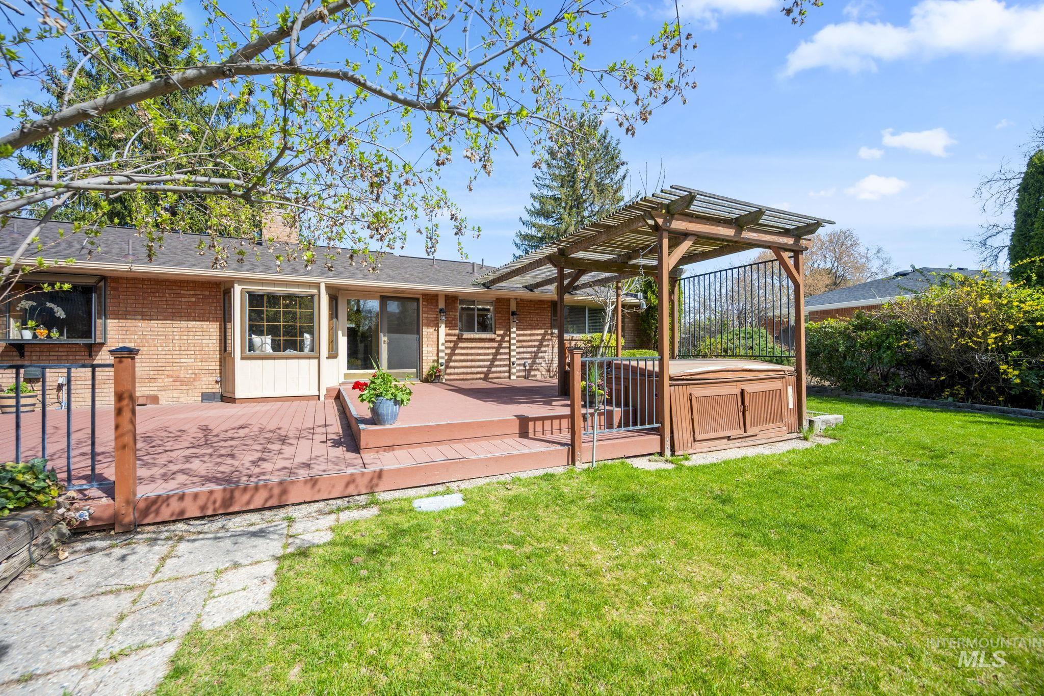 2824 N Weaver Circle