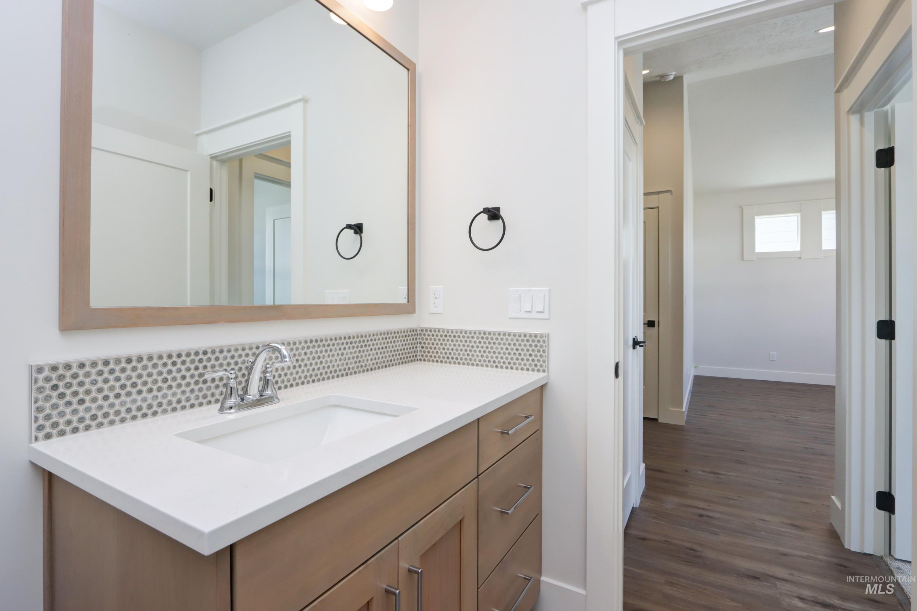 1196 N Meadowglen Ave Unit: GPS not updated use directions