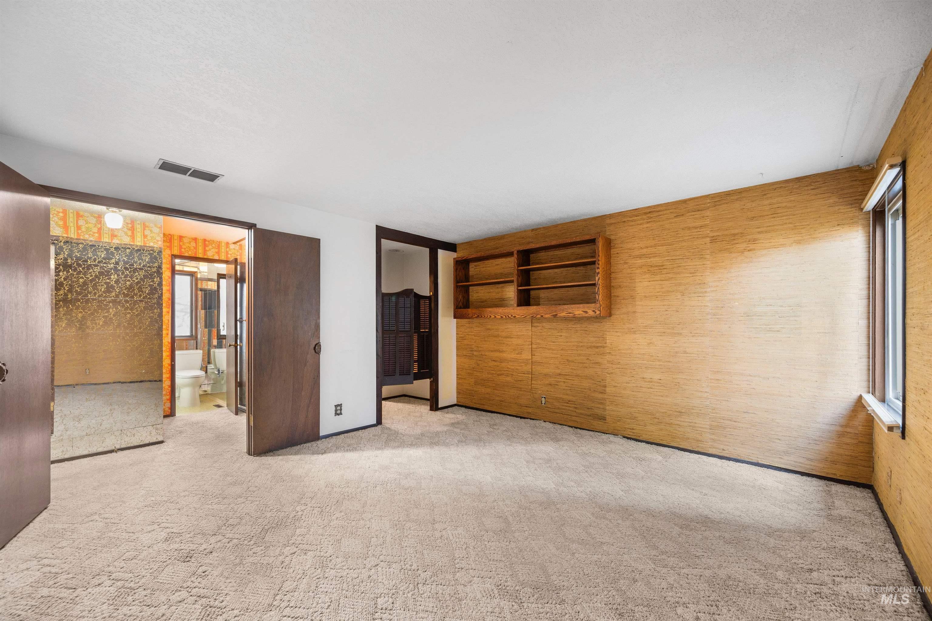 1009 E Strawberry Lane