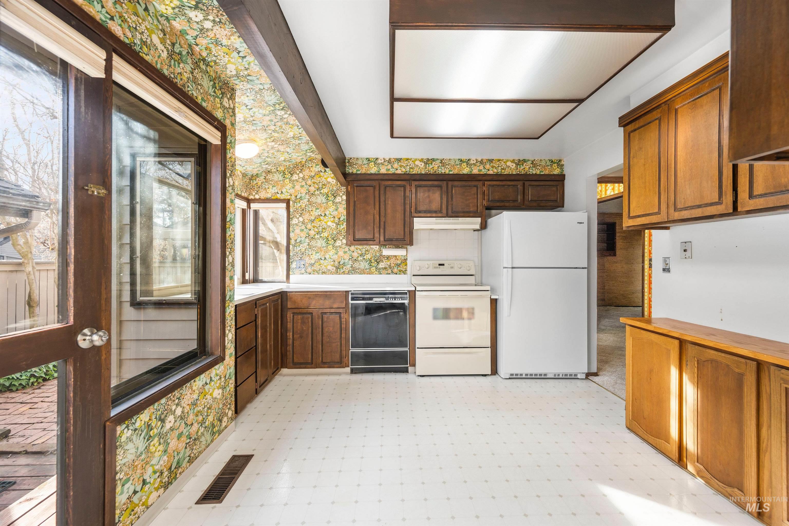 1009 E Strawberry Lane