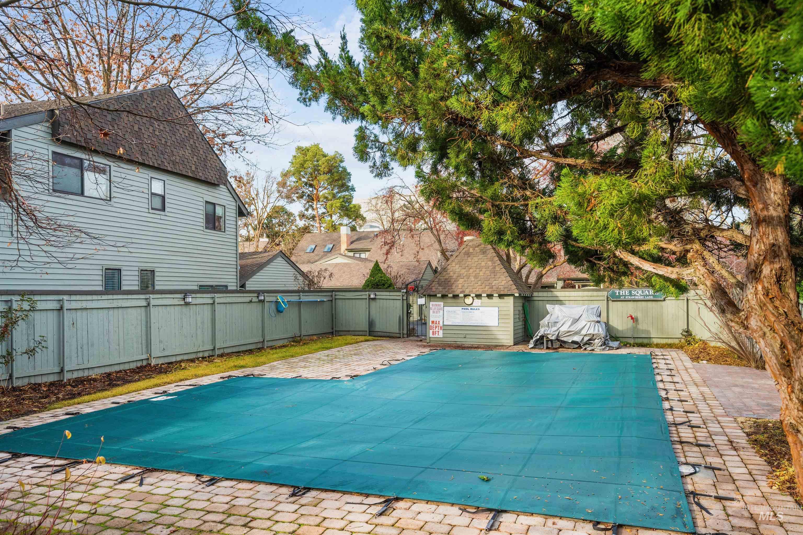 1009 E Strawberry Lane