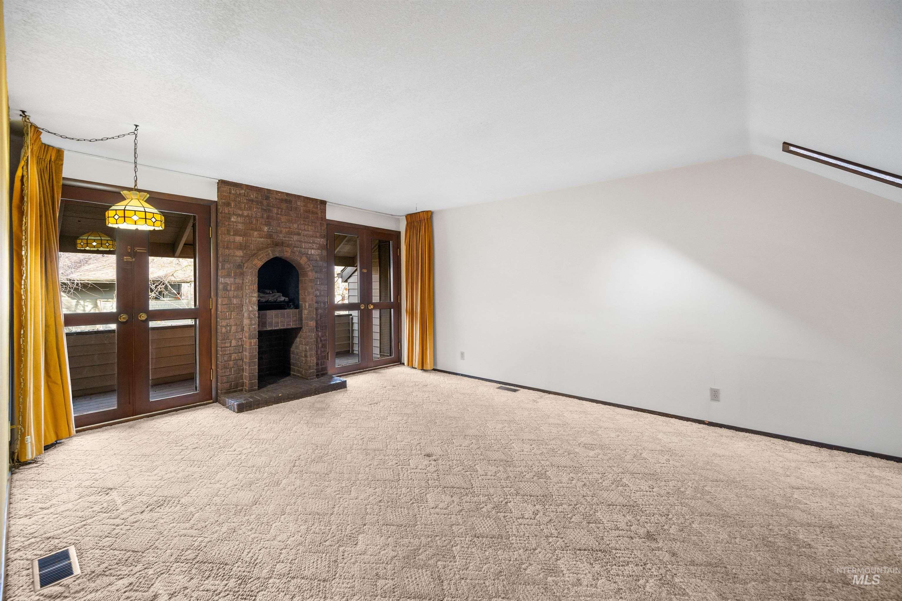 1009 E Strawberry Lane