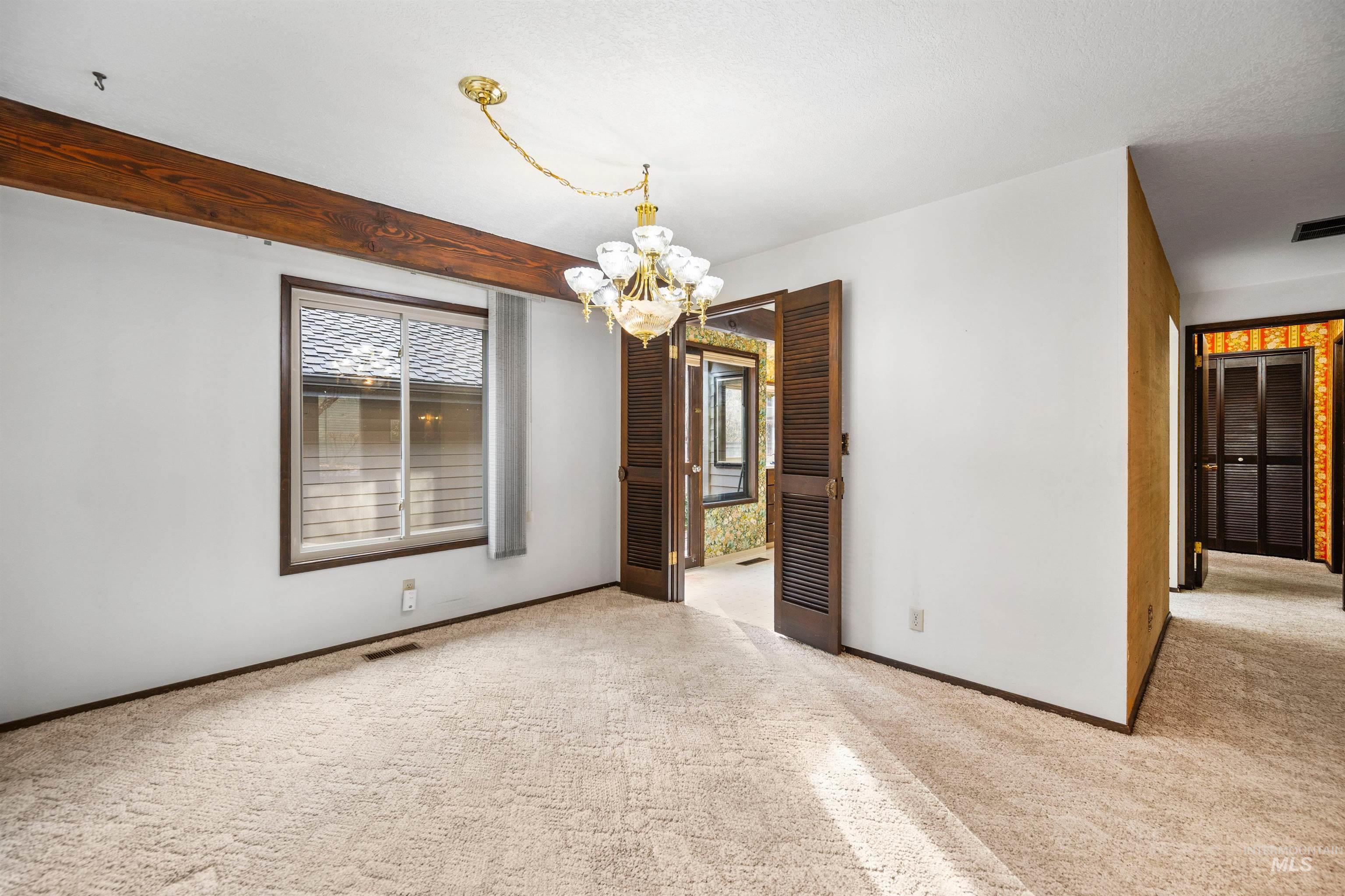 1009 E Strawberry Lane