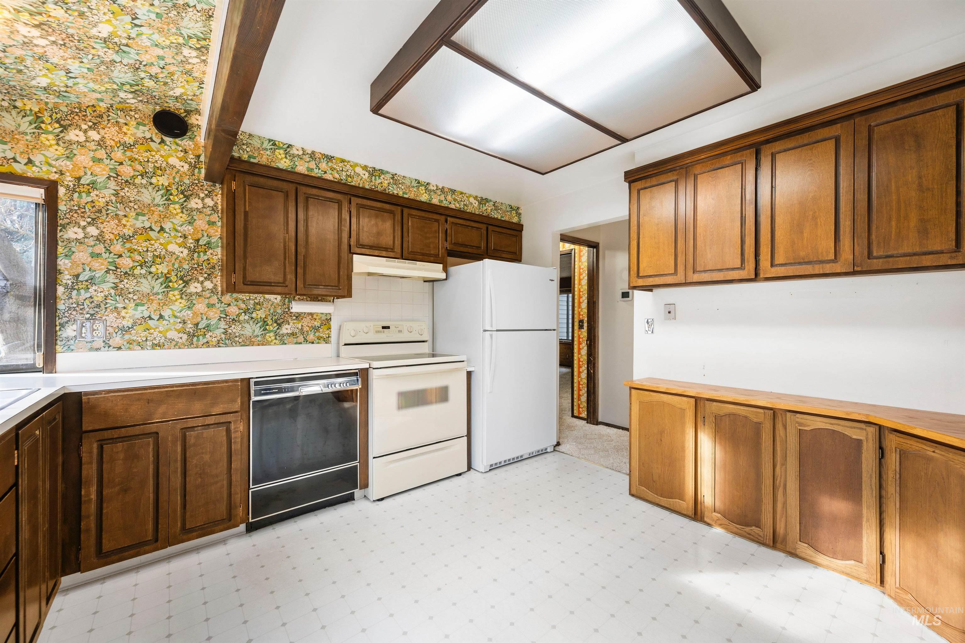 1009 E Strawberry Lane