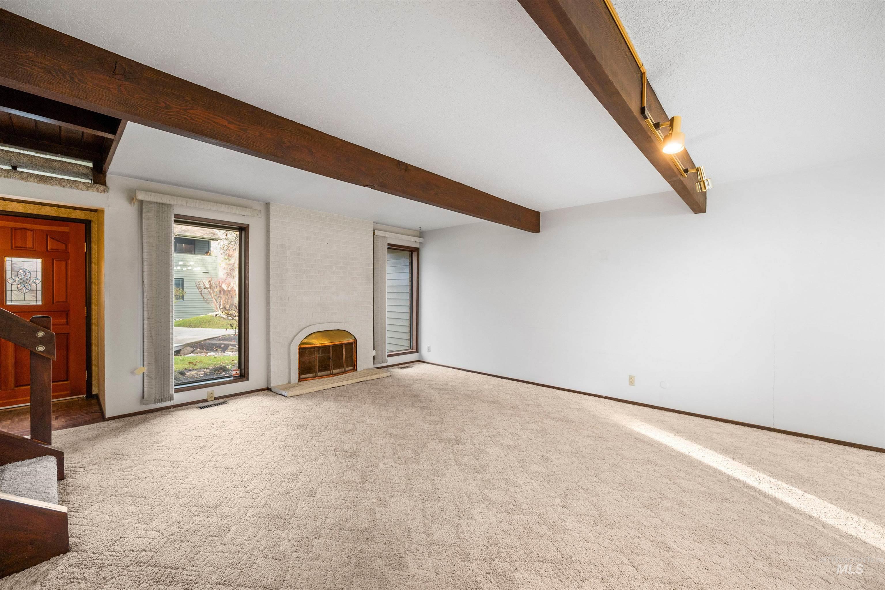 1009 E Strawberry Lane