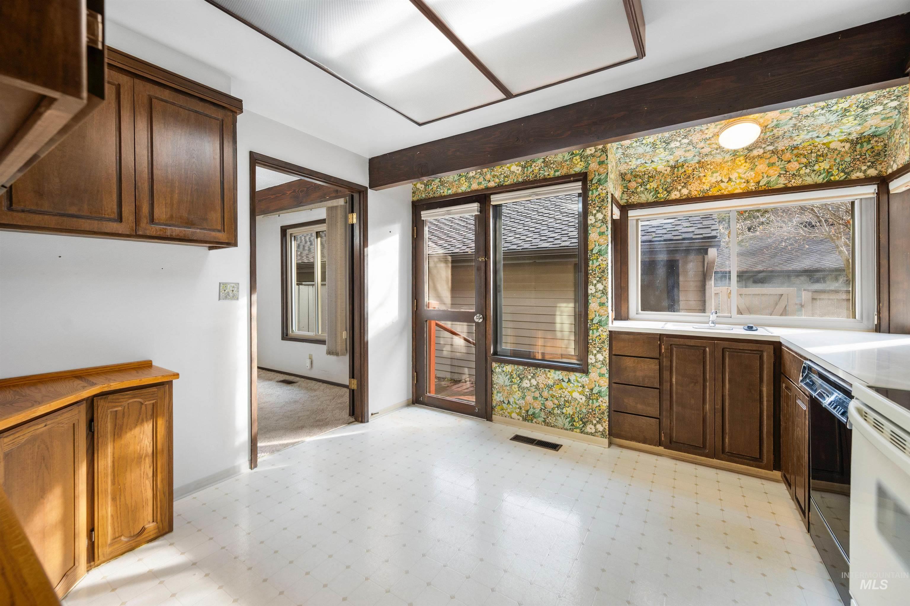 1009 E Strawberry Lane