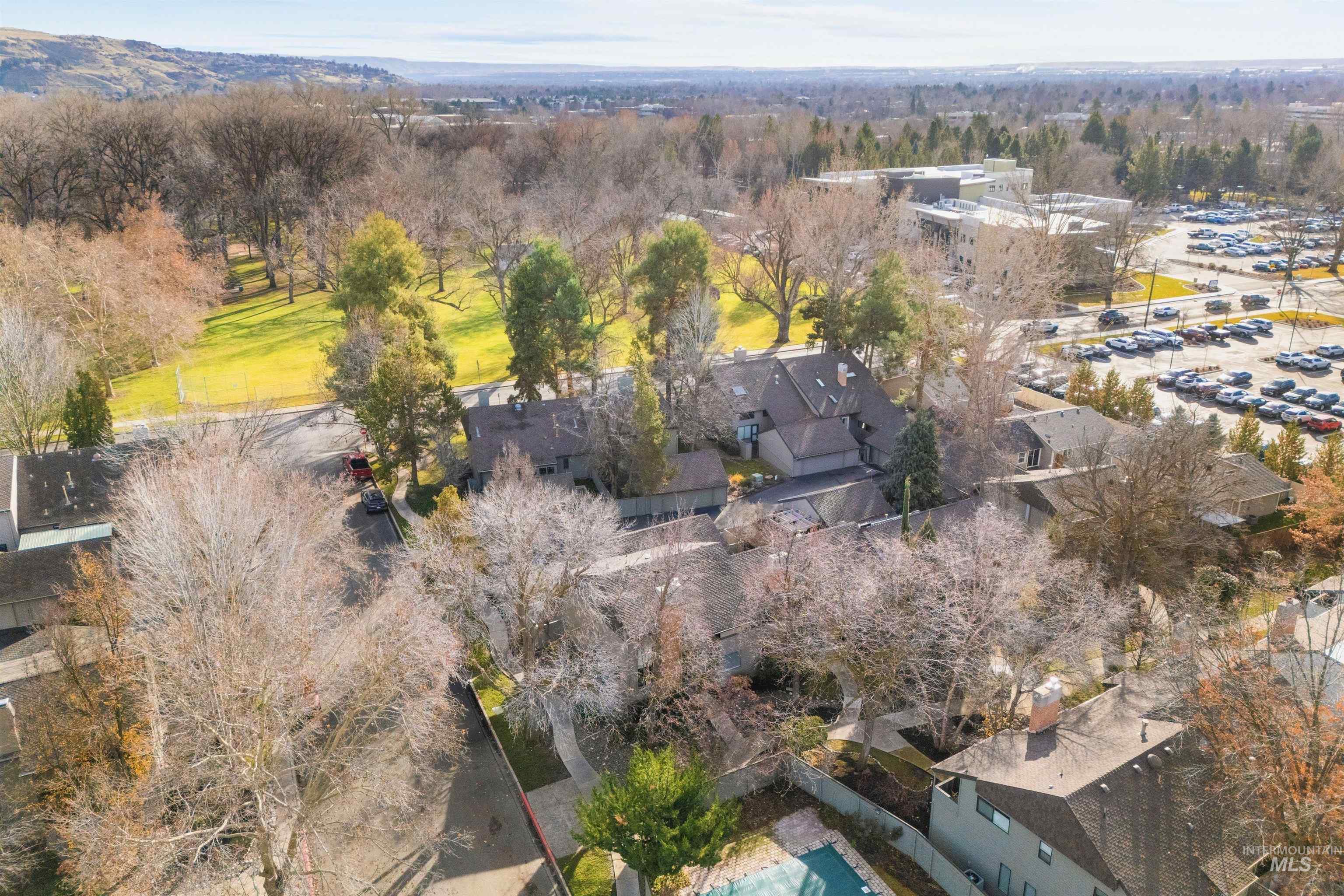 1009 E Strawberry Lane