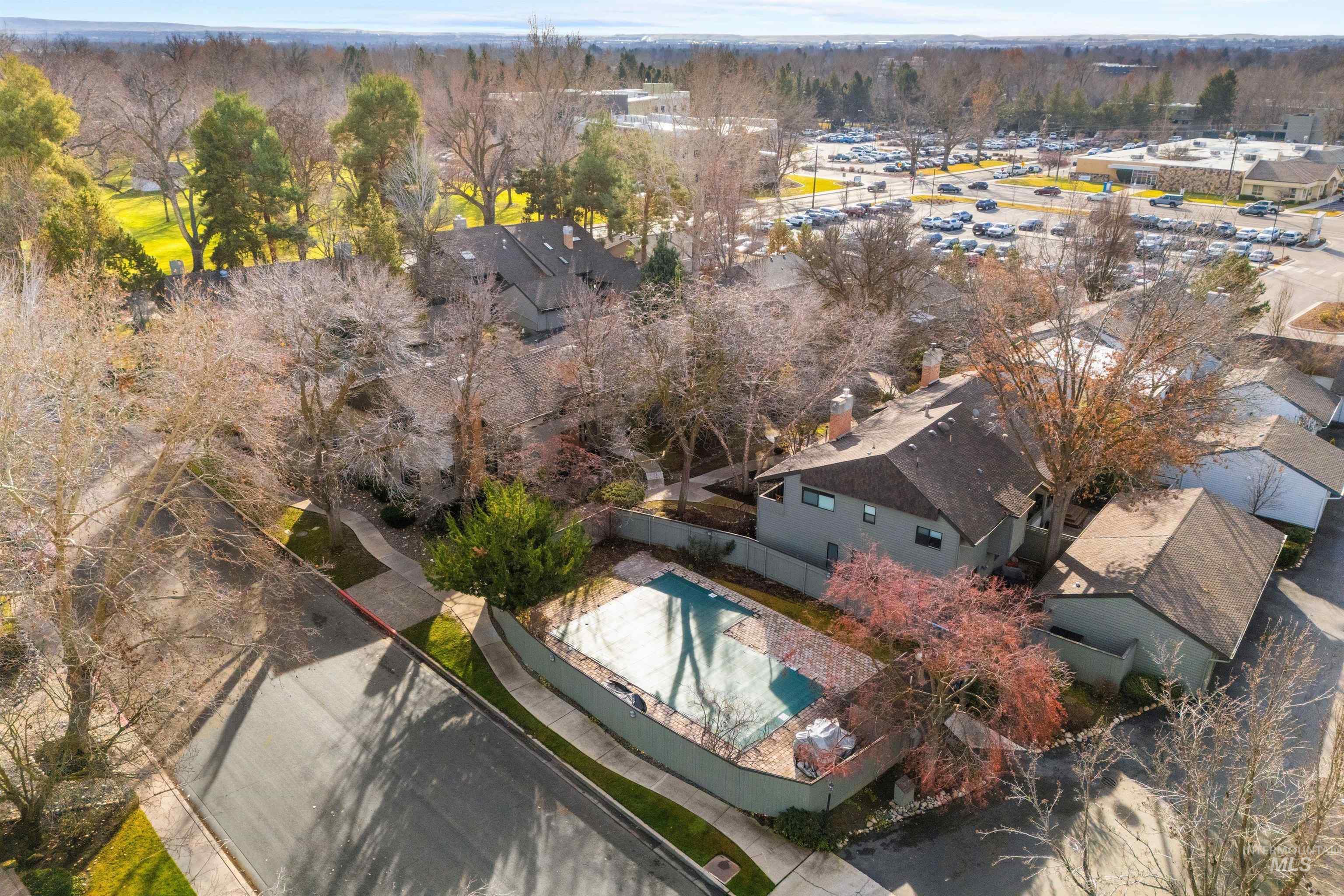 1009 E Strawberry Lane