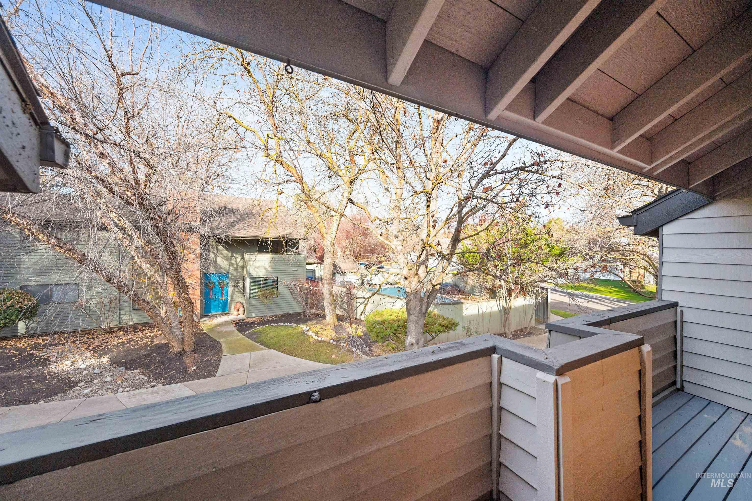 1009 E Strawberry Lane