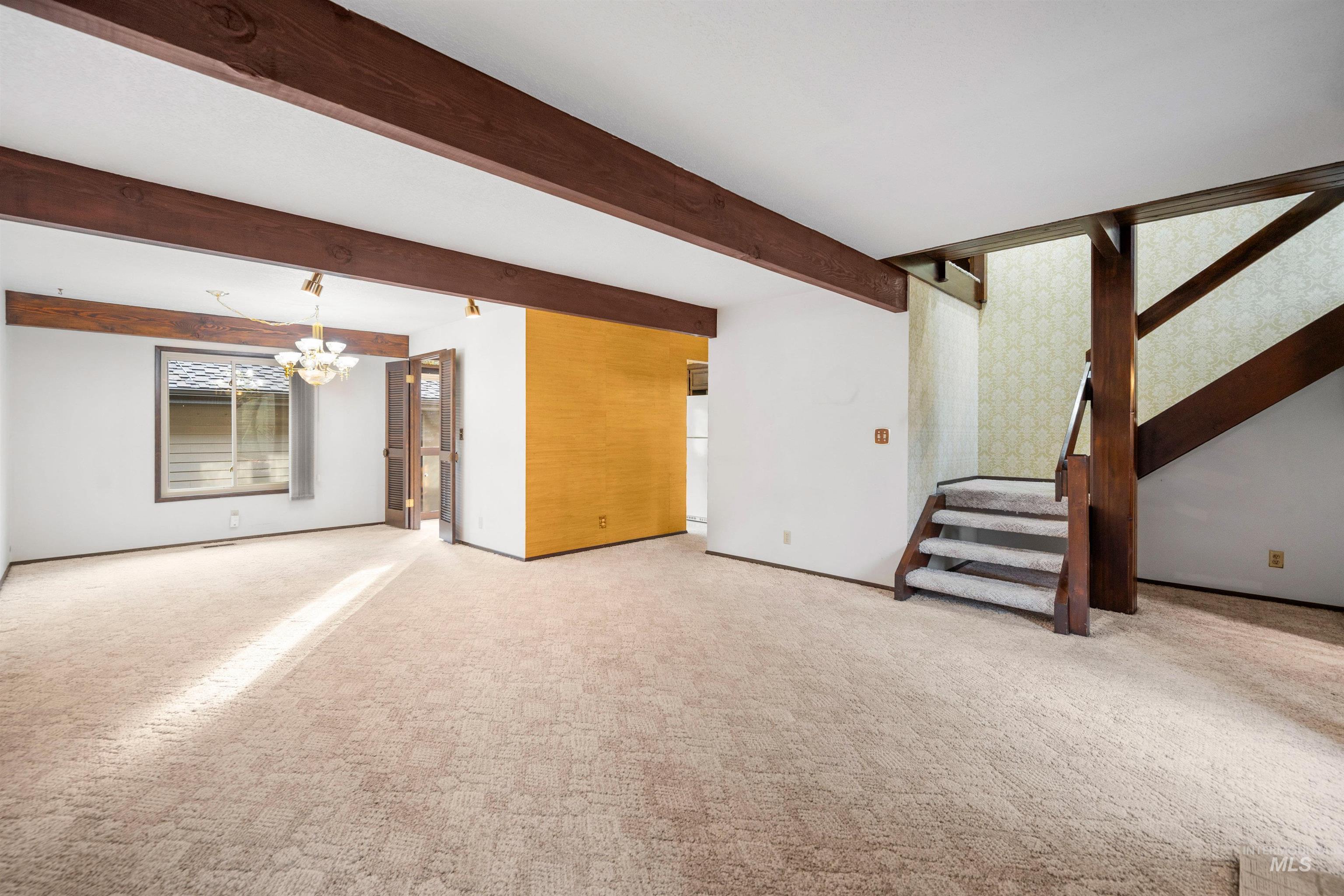 1009 E Strawberry Lane