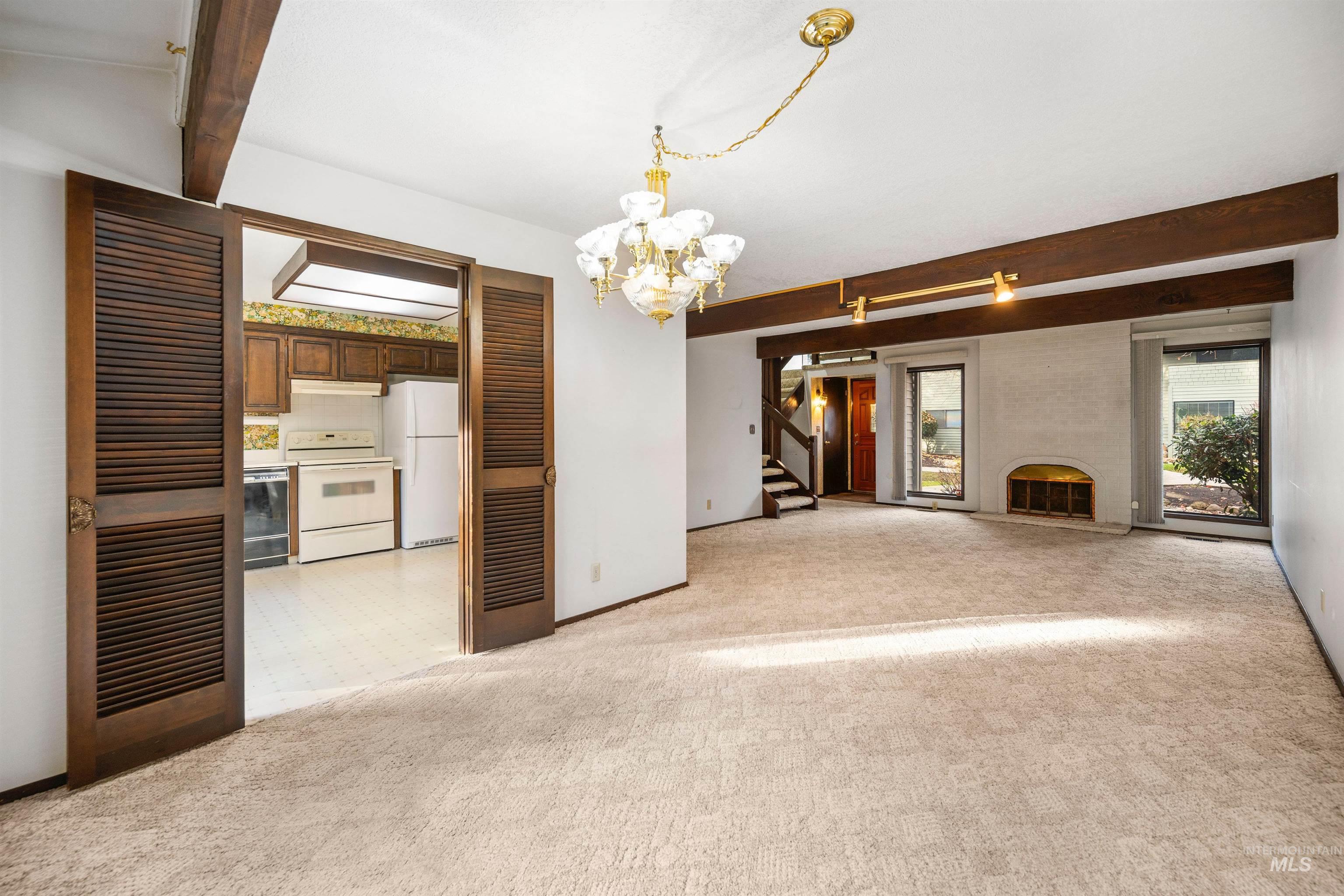 1009 E Strawberry Lane