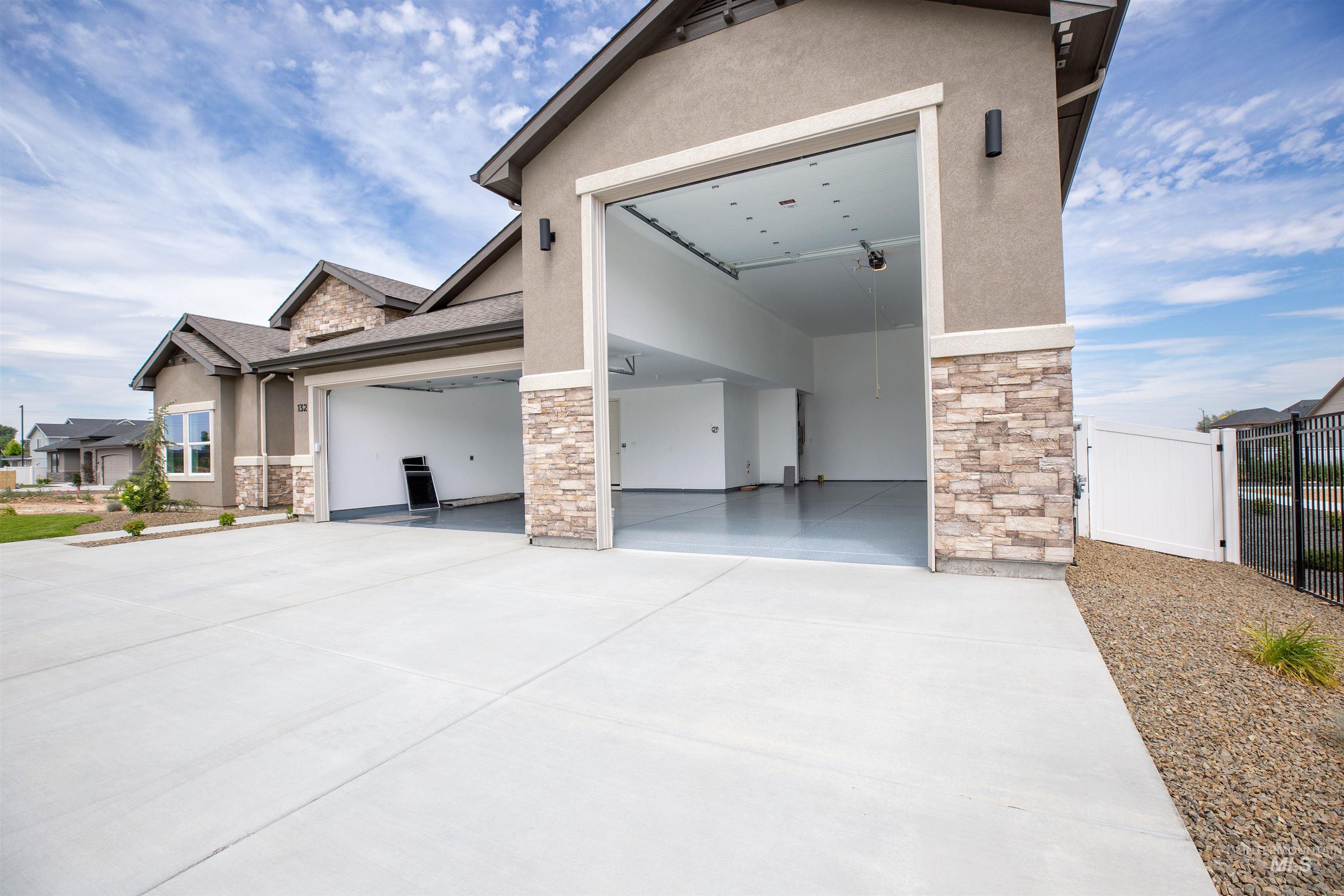 132 E Heliotrope Drive