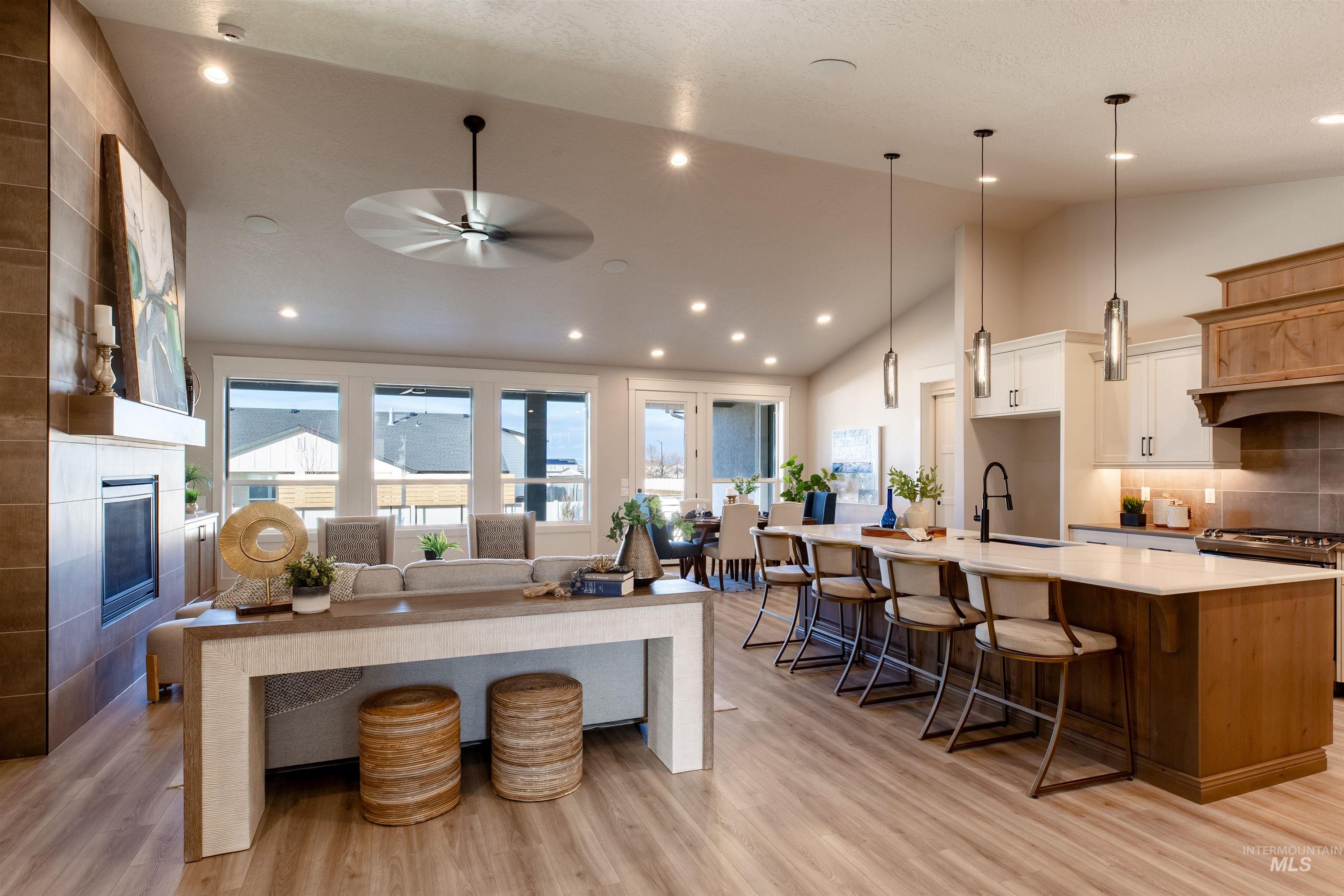 132 E Heliotrope Drive