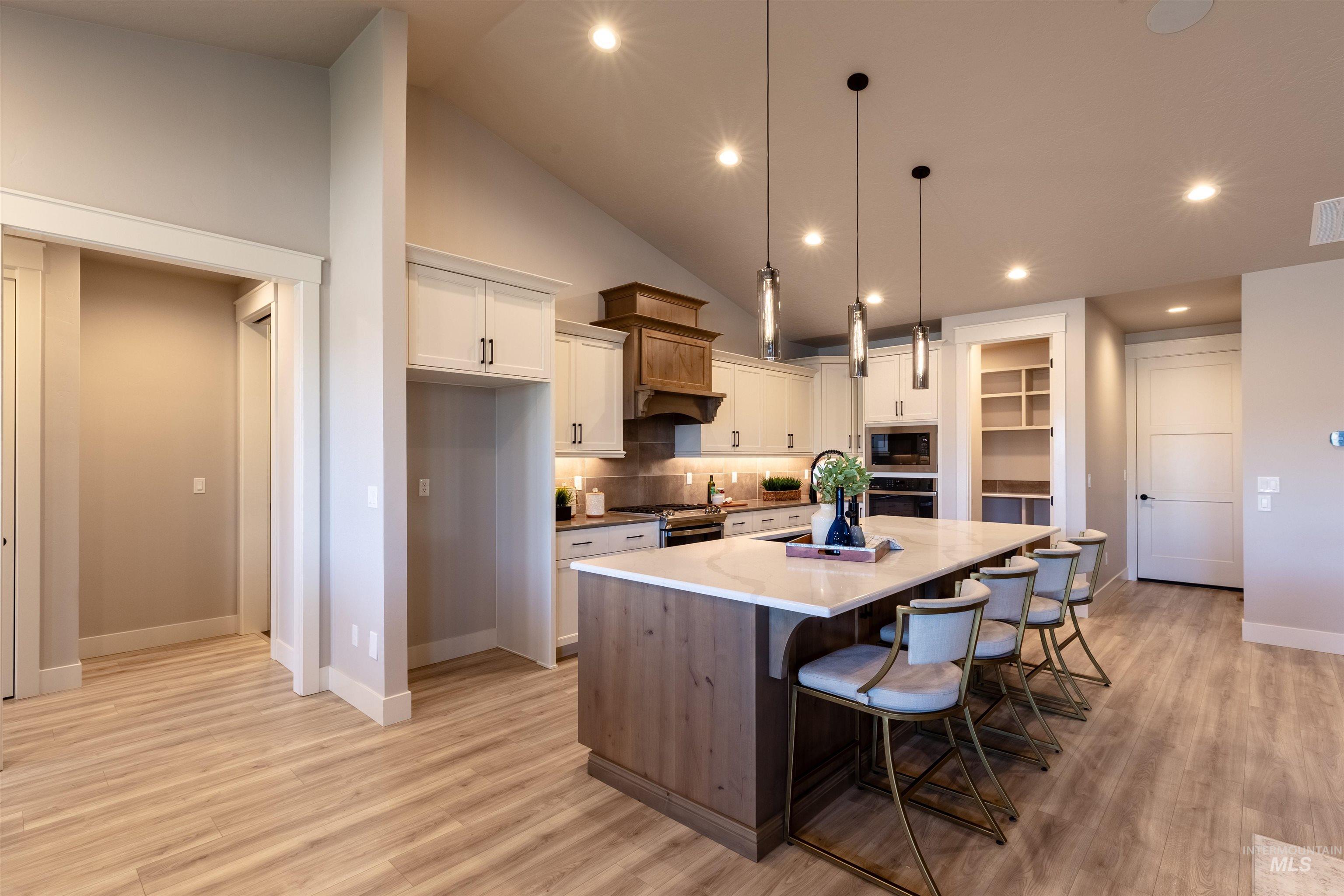 132 E Heliotrope Drive