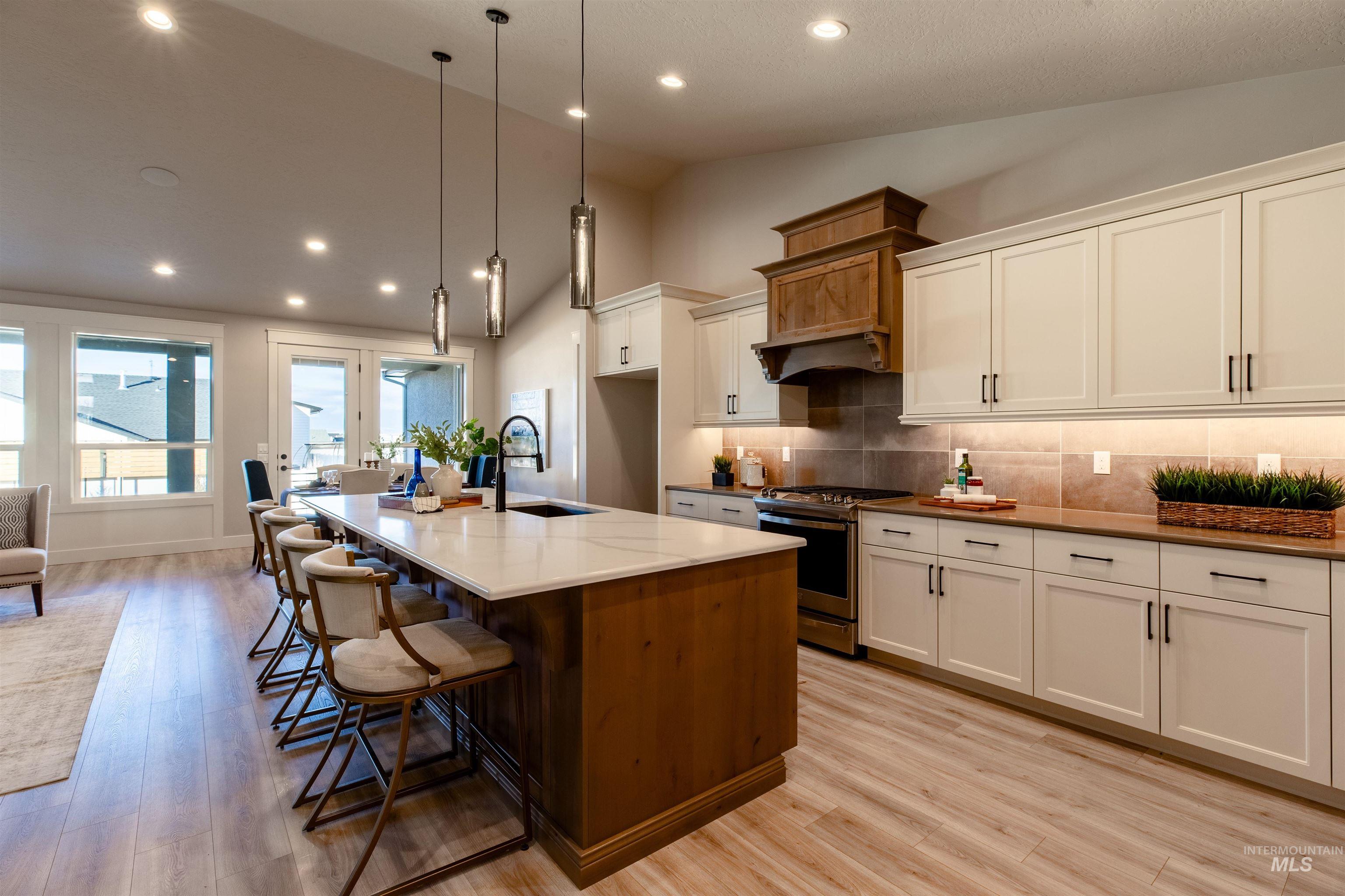 132 E Heliotrope Drive