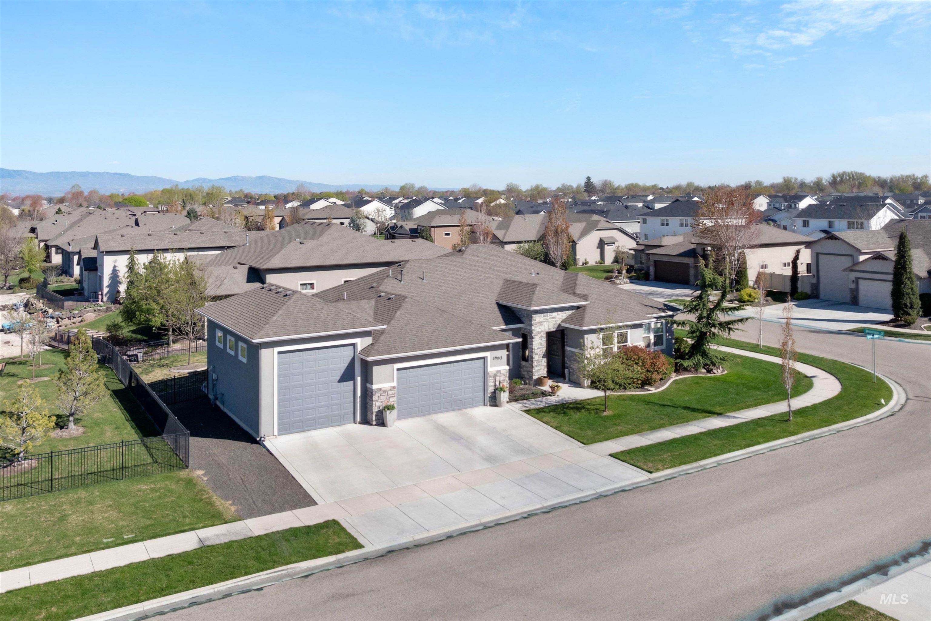 1360 N Bowknot Lake Way