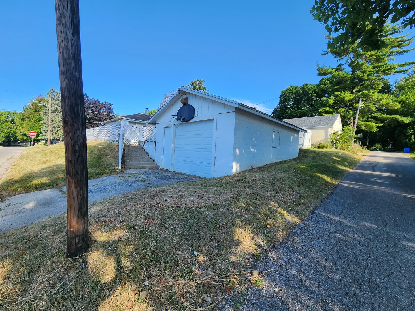 430 Hollister Avenue