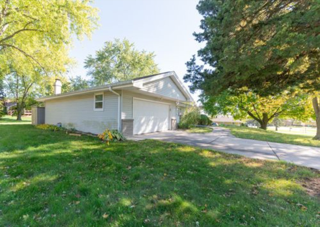 2444 Mariposa Drive