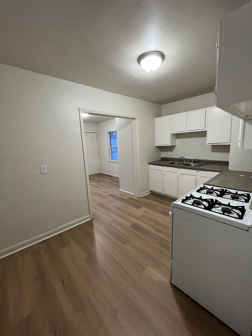 3027 Gladstone Avenue