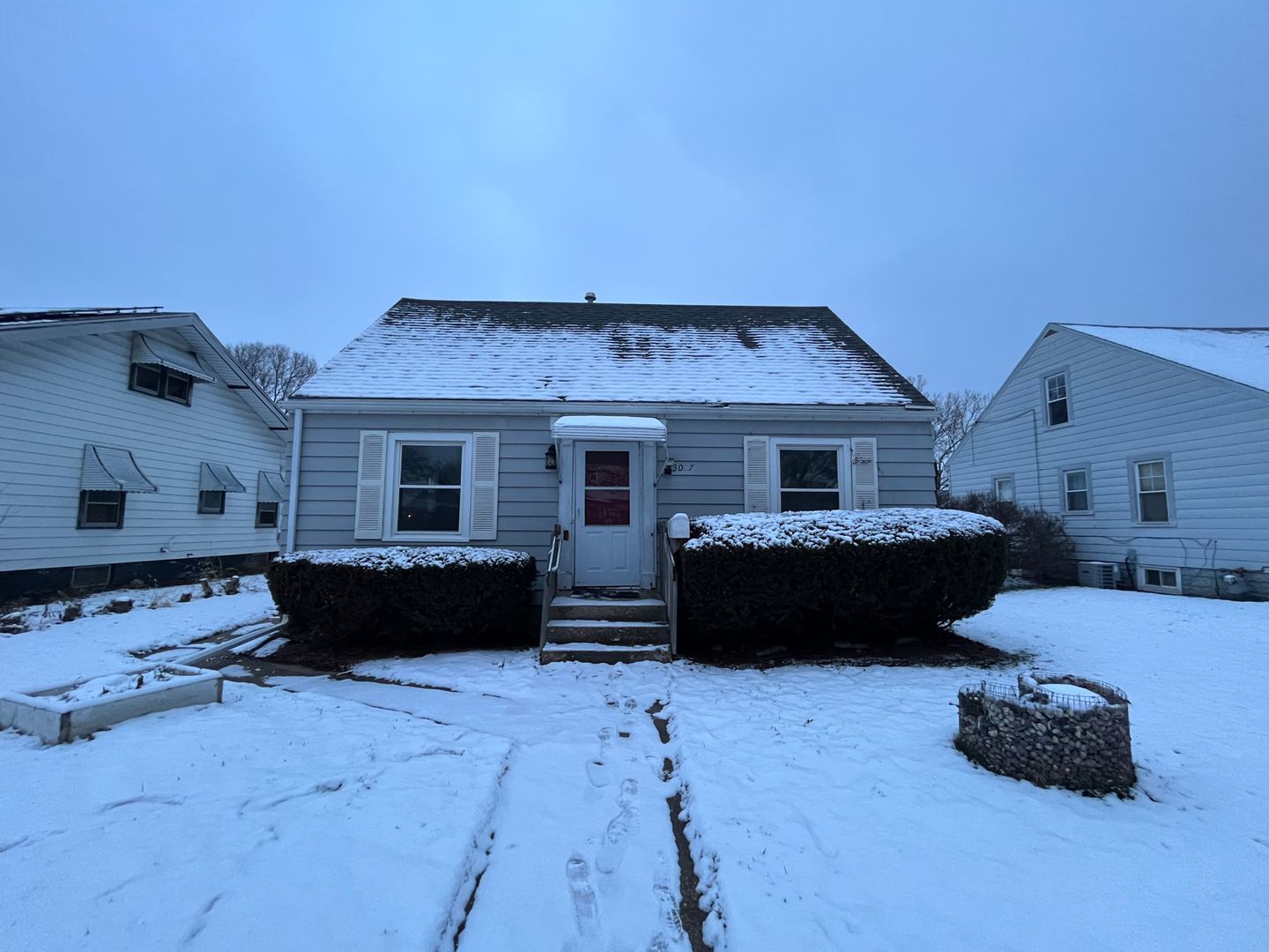 3027 Gladstone Avenue