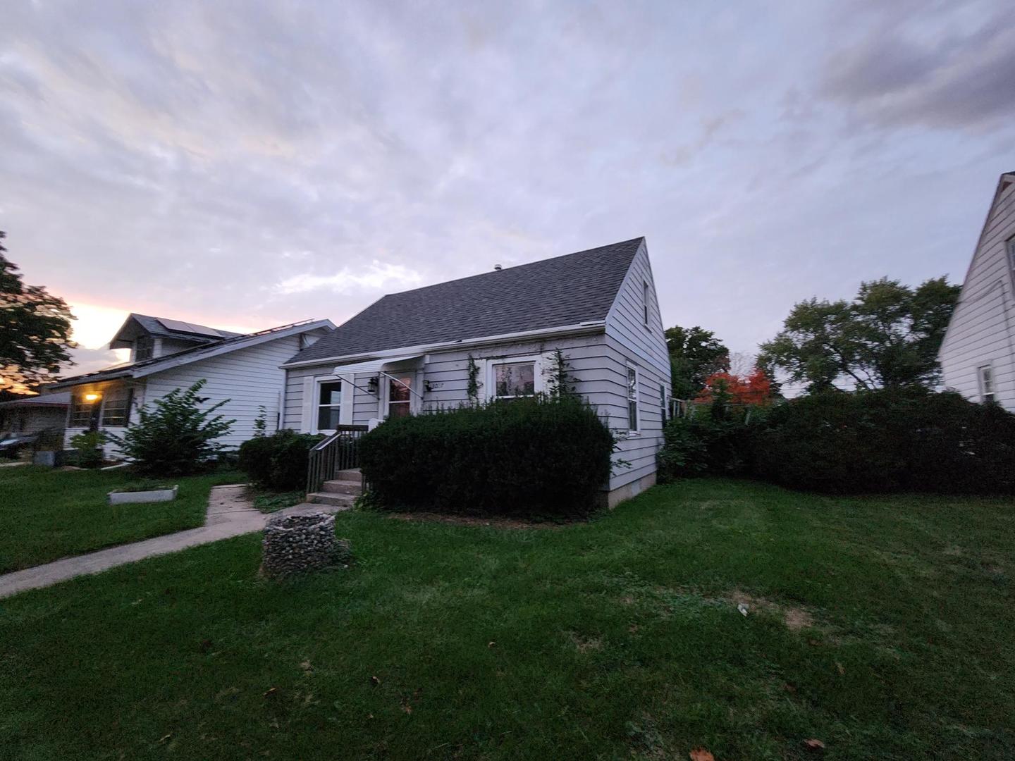 3027 Gladstone Avenue