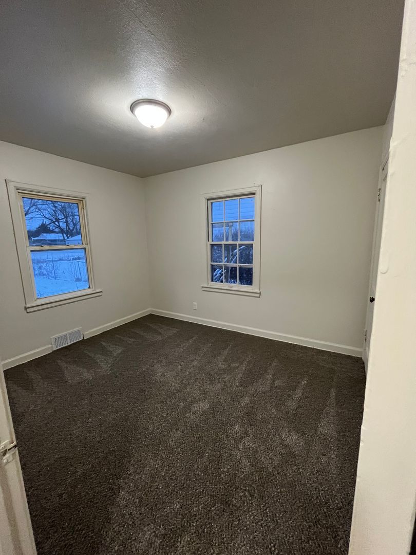 3027 Gladstone Avenue