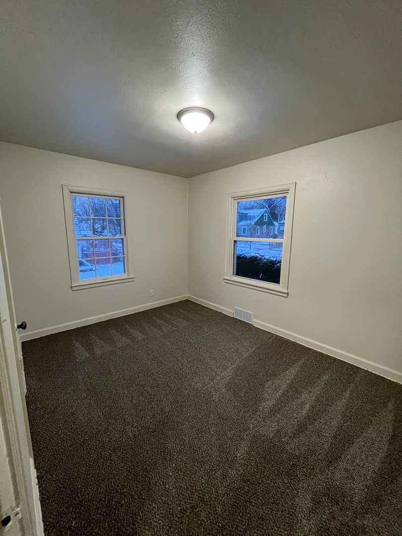 3027 Gladstone Avenue